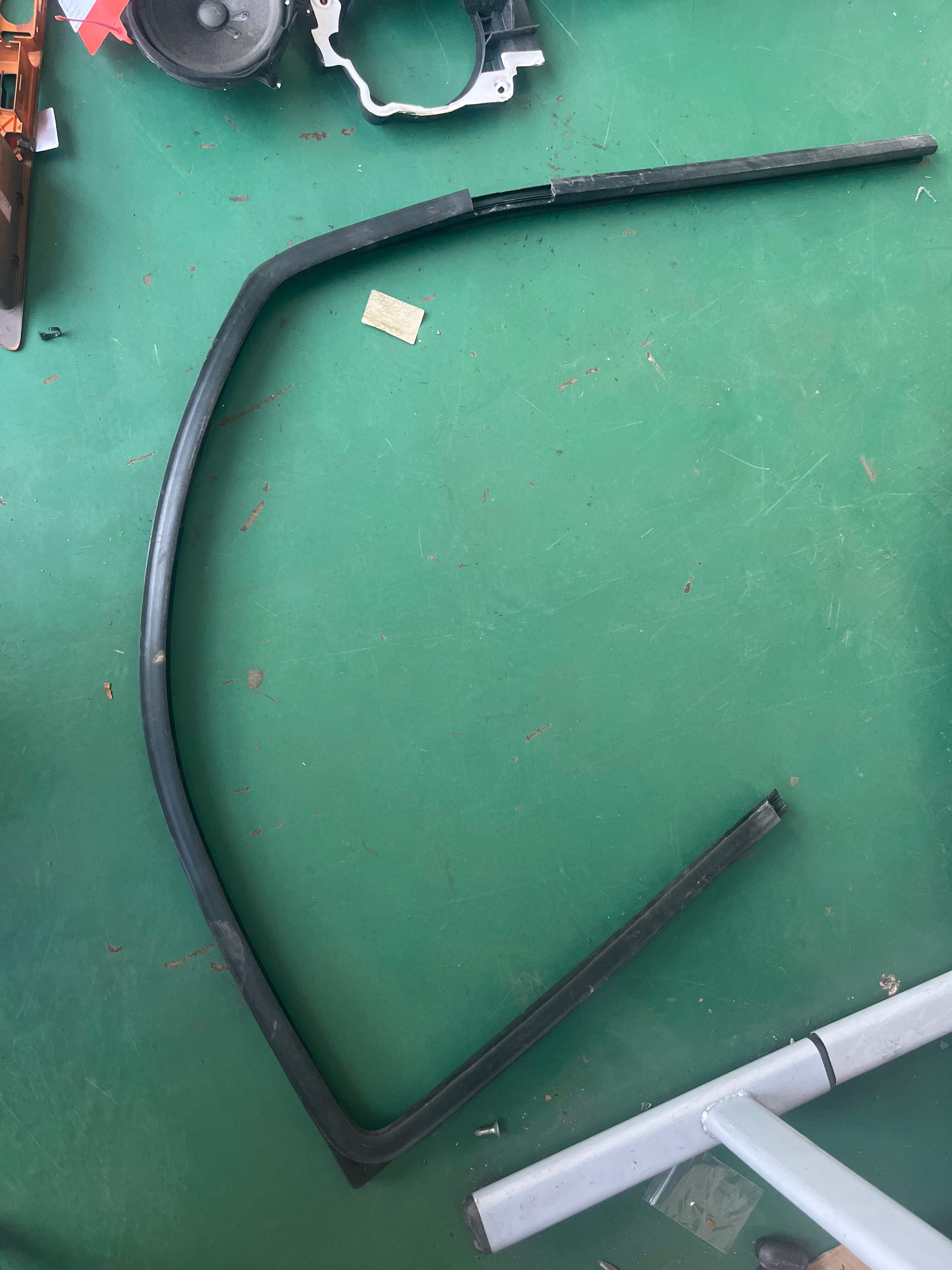 5497773 Front Door Window Felt Channel, Left