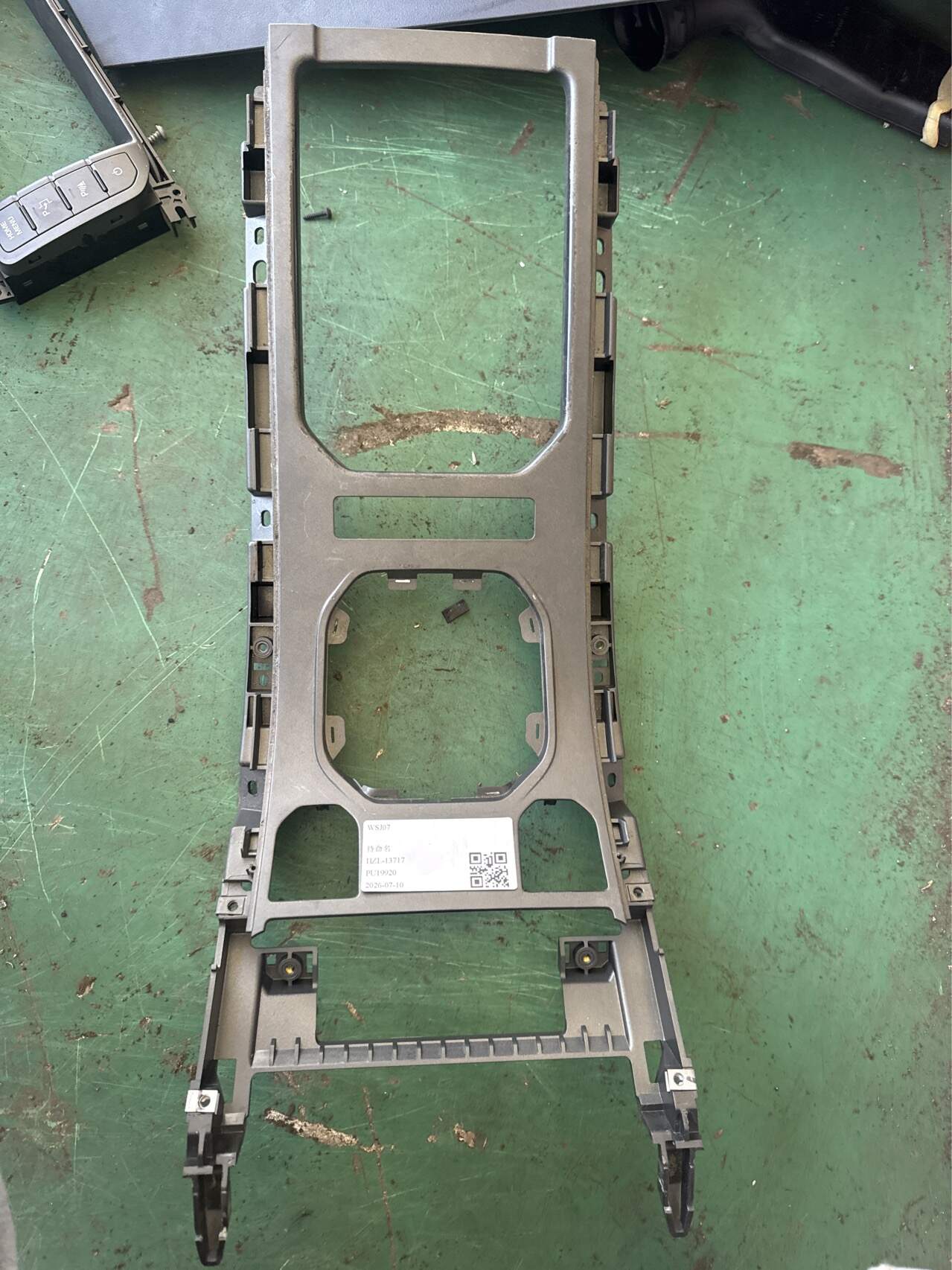 LR033422 Center Console Trim Panel, Center