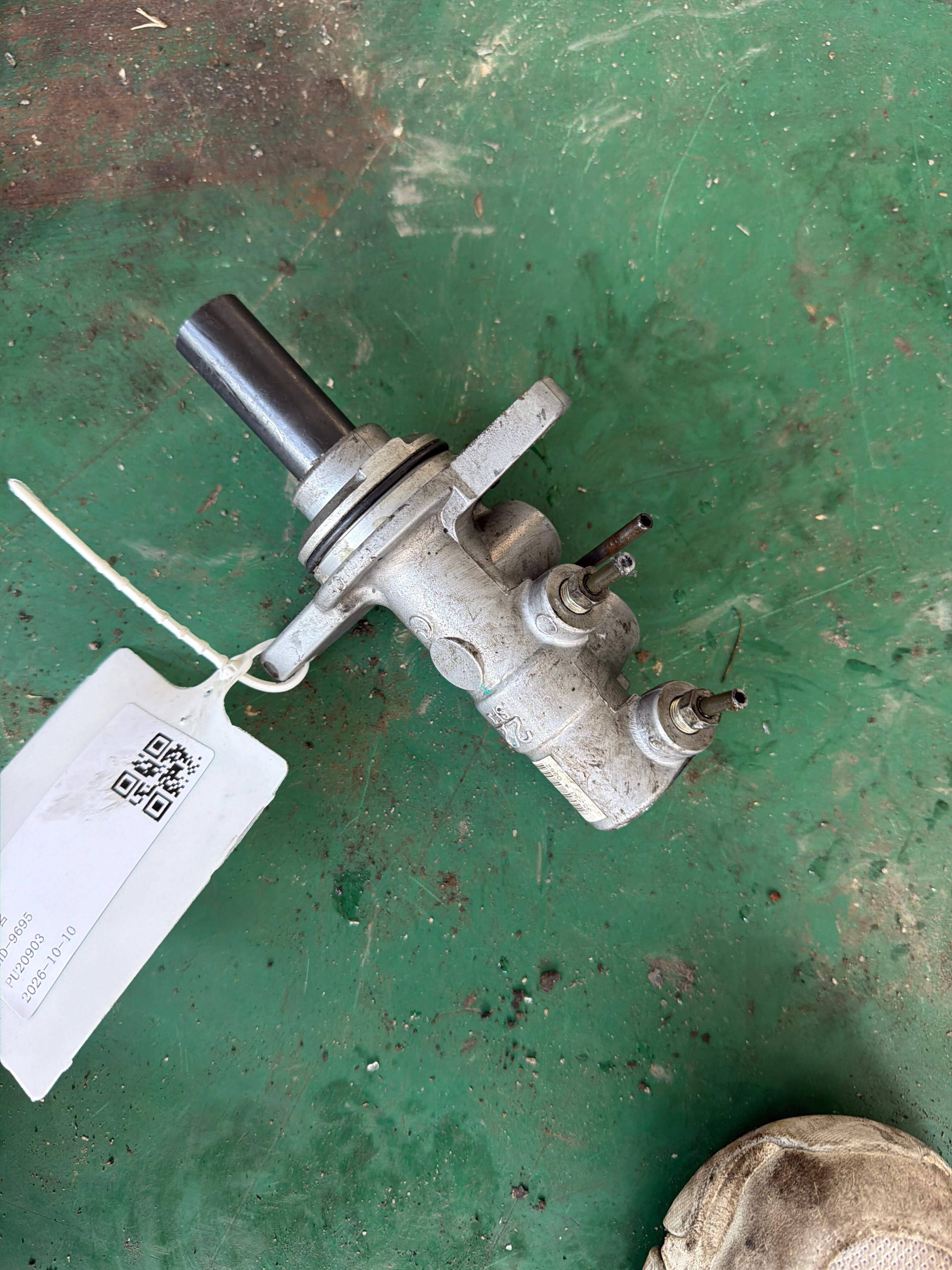472010R052 Brake Master Cylinder