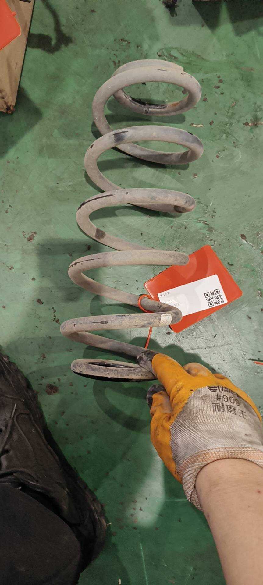 MEF2911111D2 后螺旋弹簧