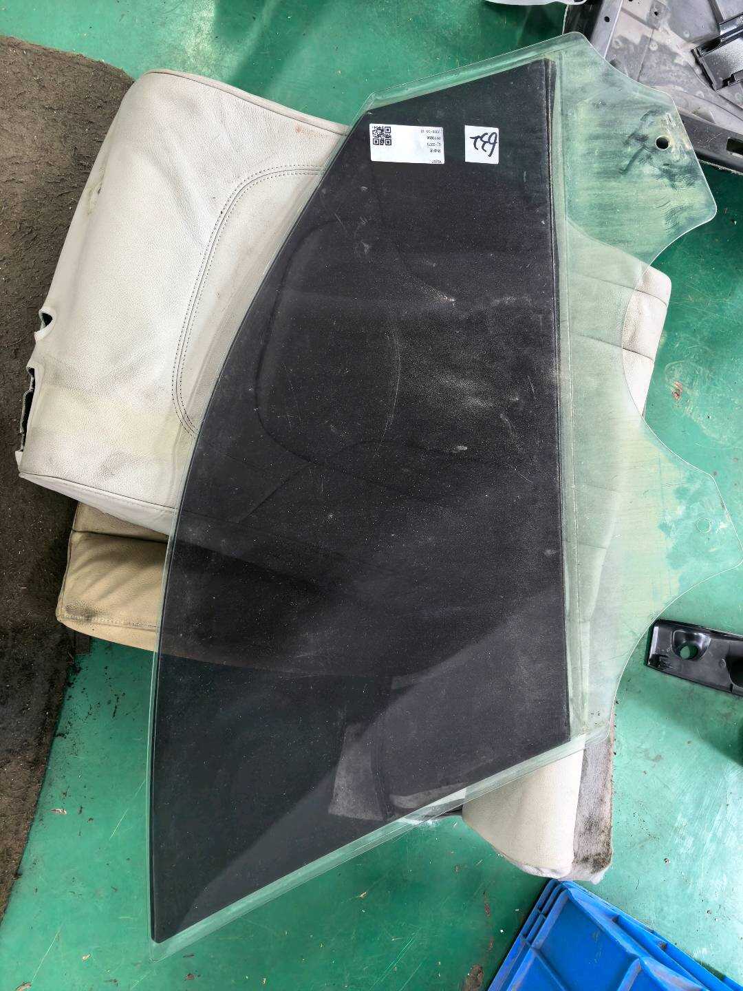 51337339891 前门玻璃(左)