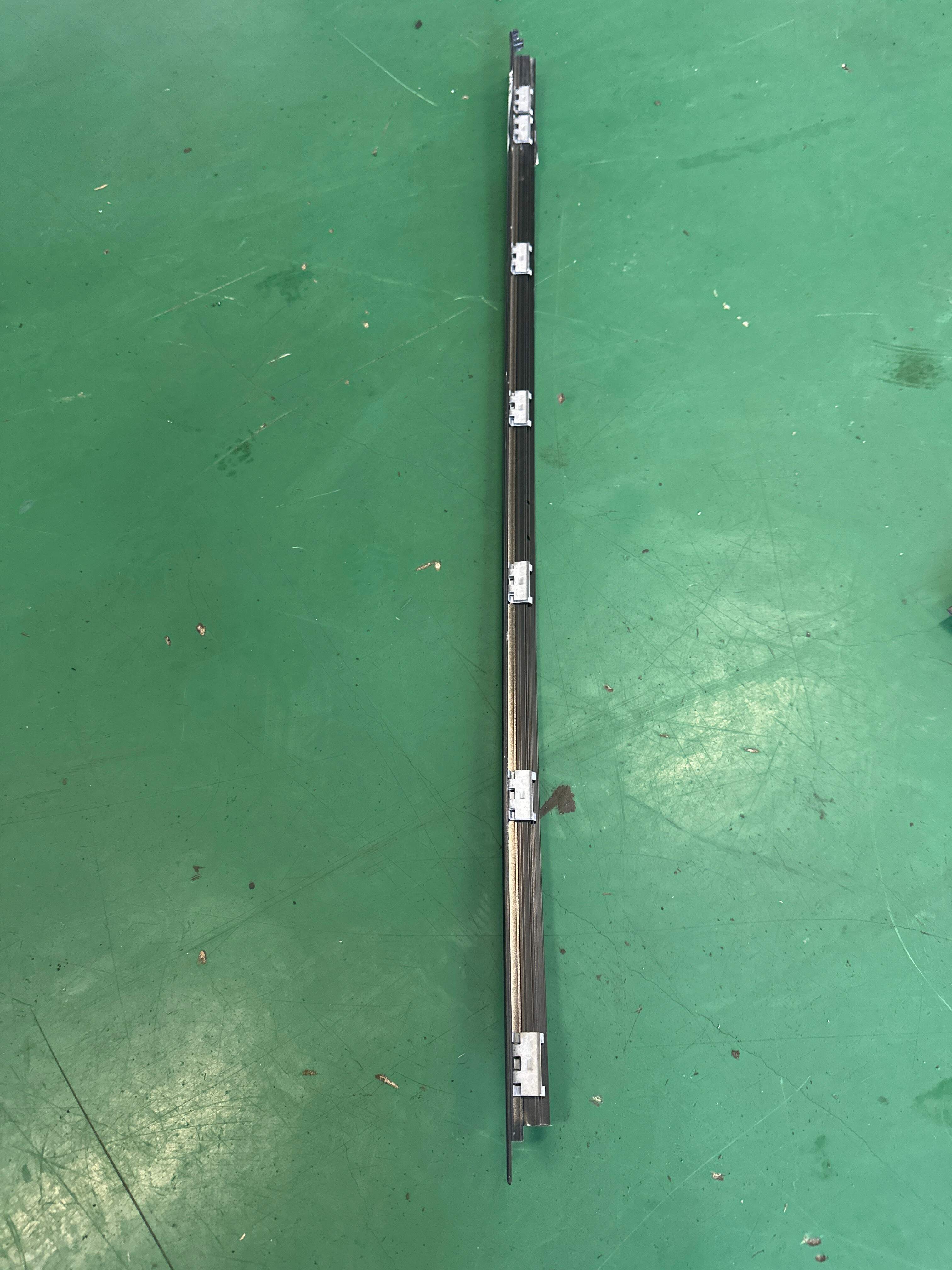 51357189092 后门玻璃外饰条(右上)
