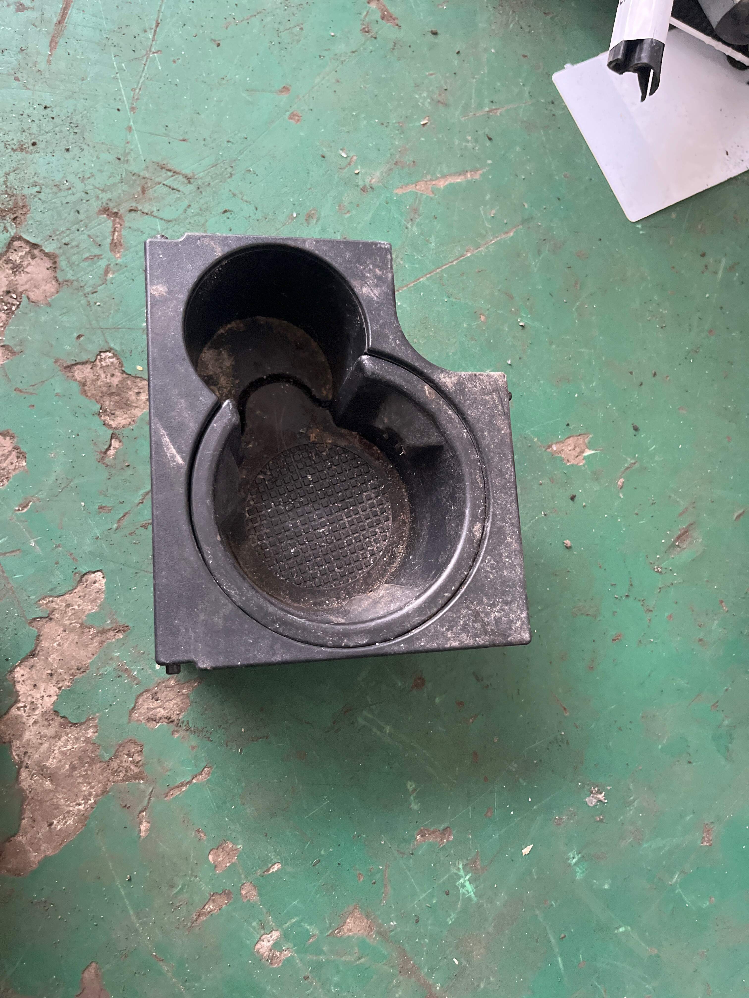 LR039794 Center Console Cup Holder