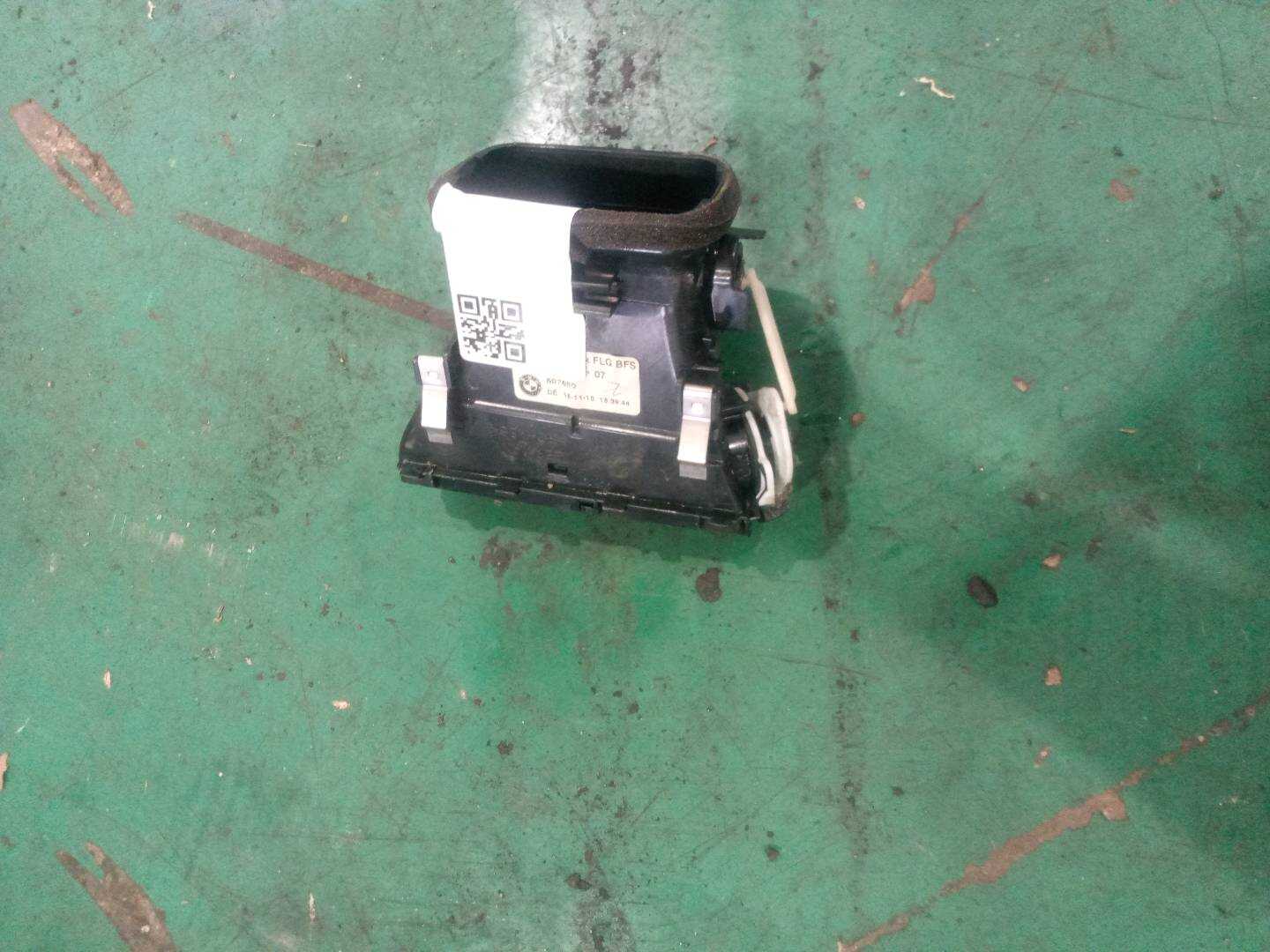 64229205356 Dashboard Vent, Right