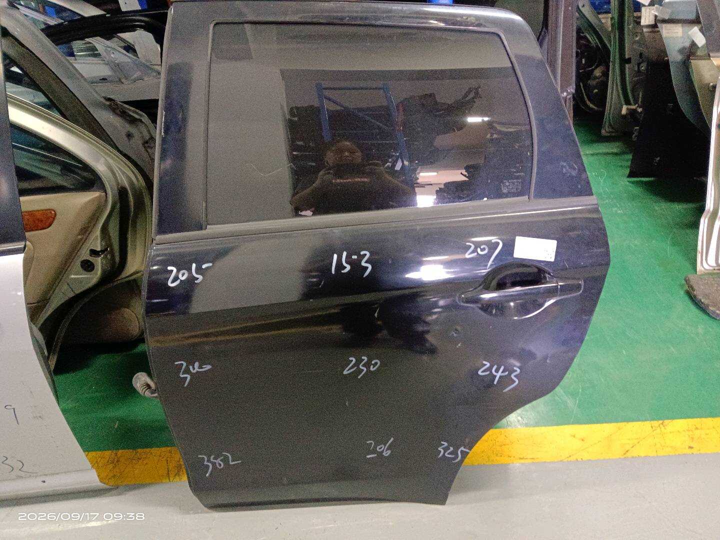 5730A977 后门壳（左）