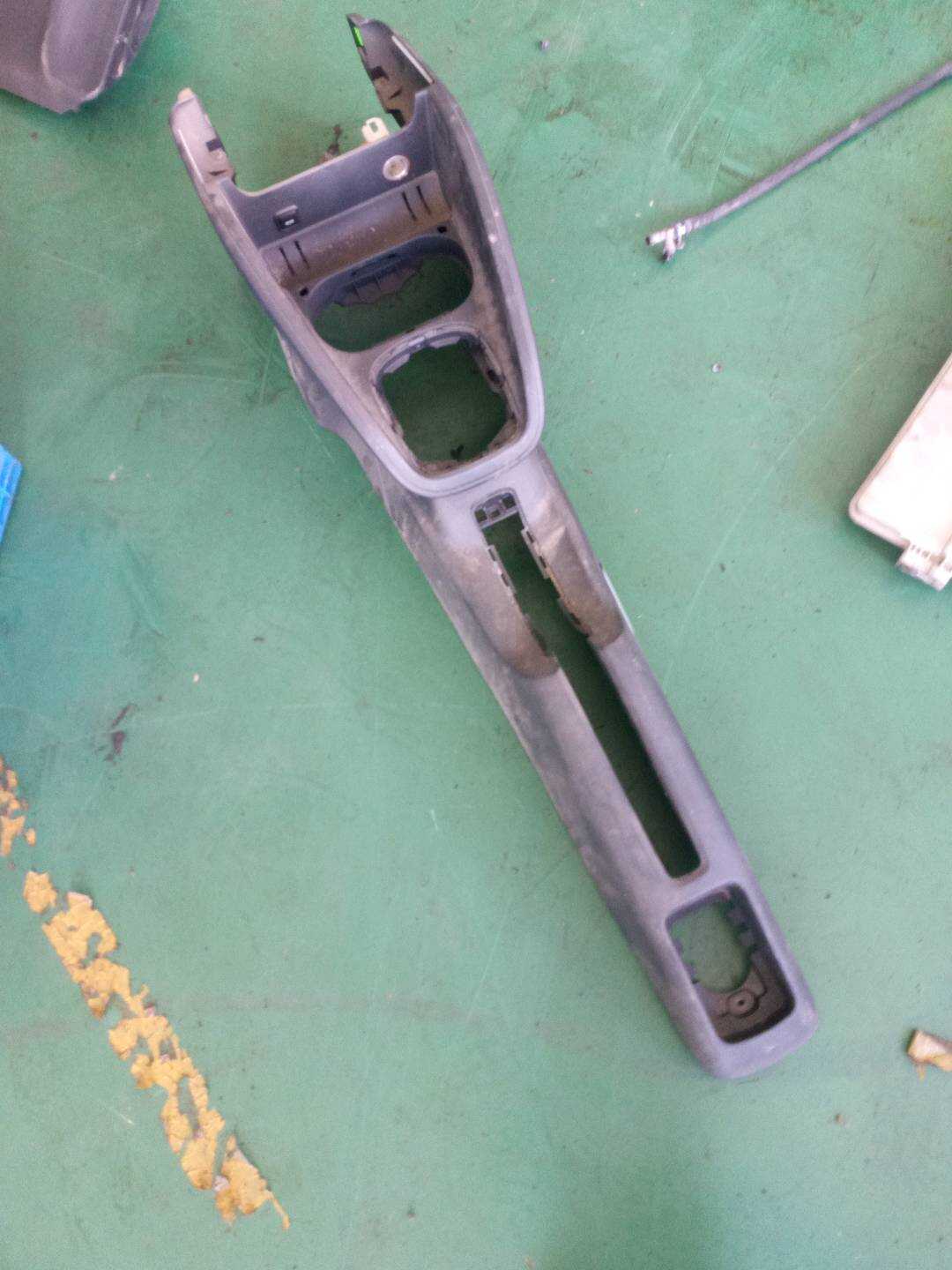 8X0863243A Center Console
