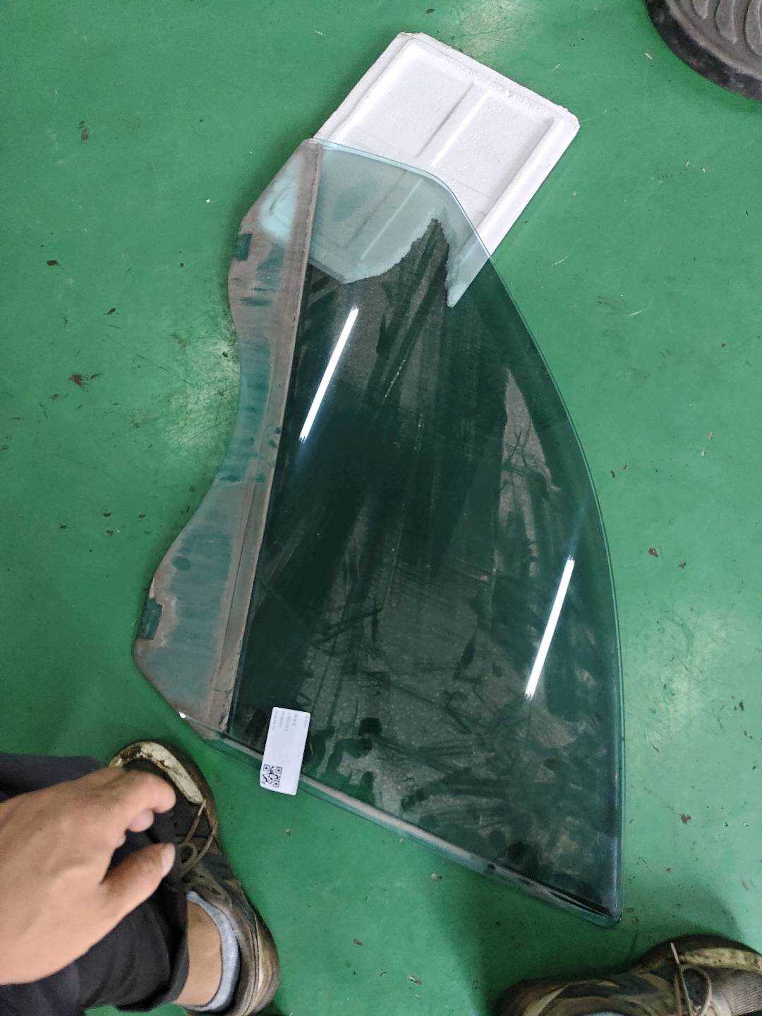 A2117250310 Front Door Glass, Left