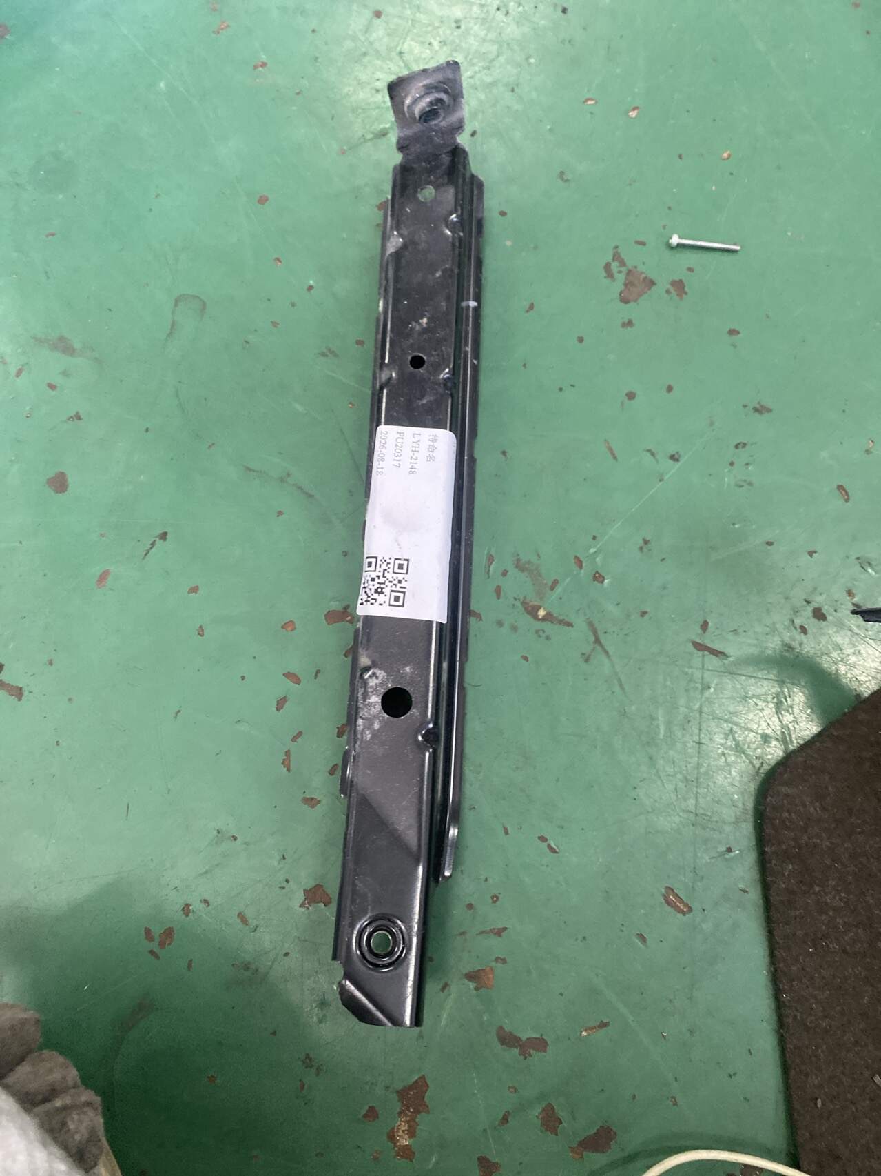 51717151864 后门铰链加强件（右）