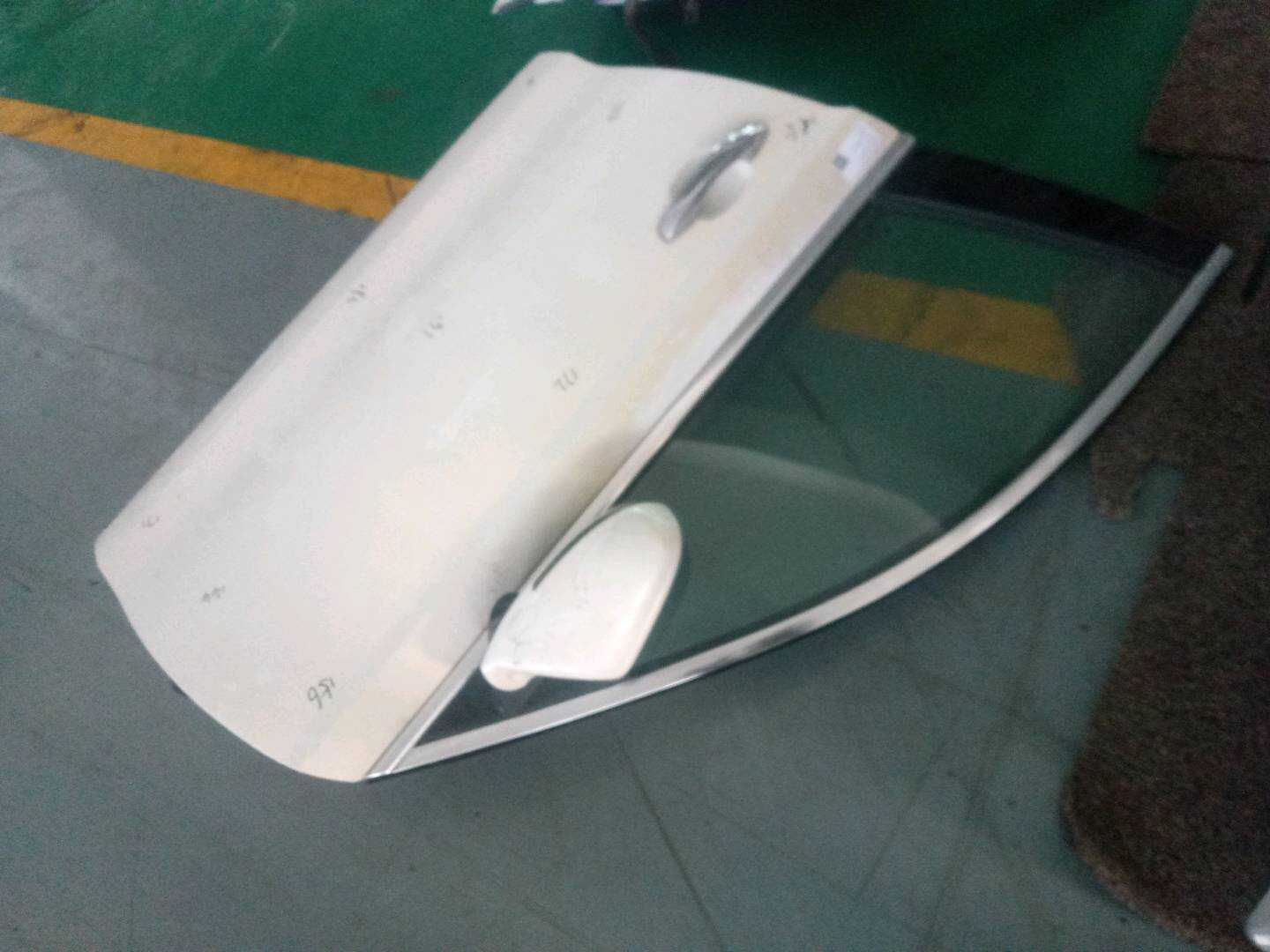 Z7006101020001B0127062 前门壳(右)