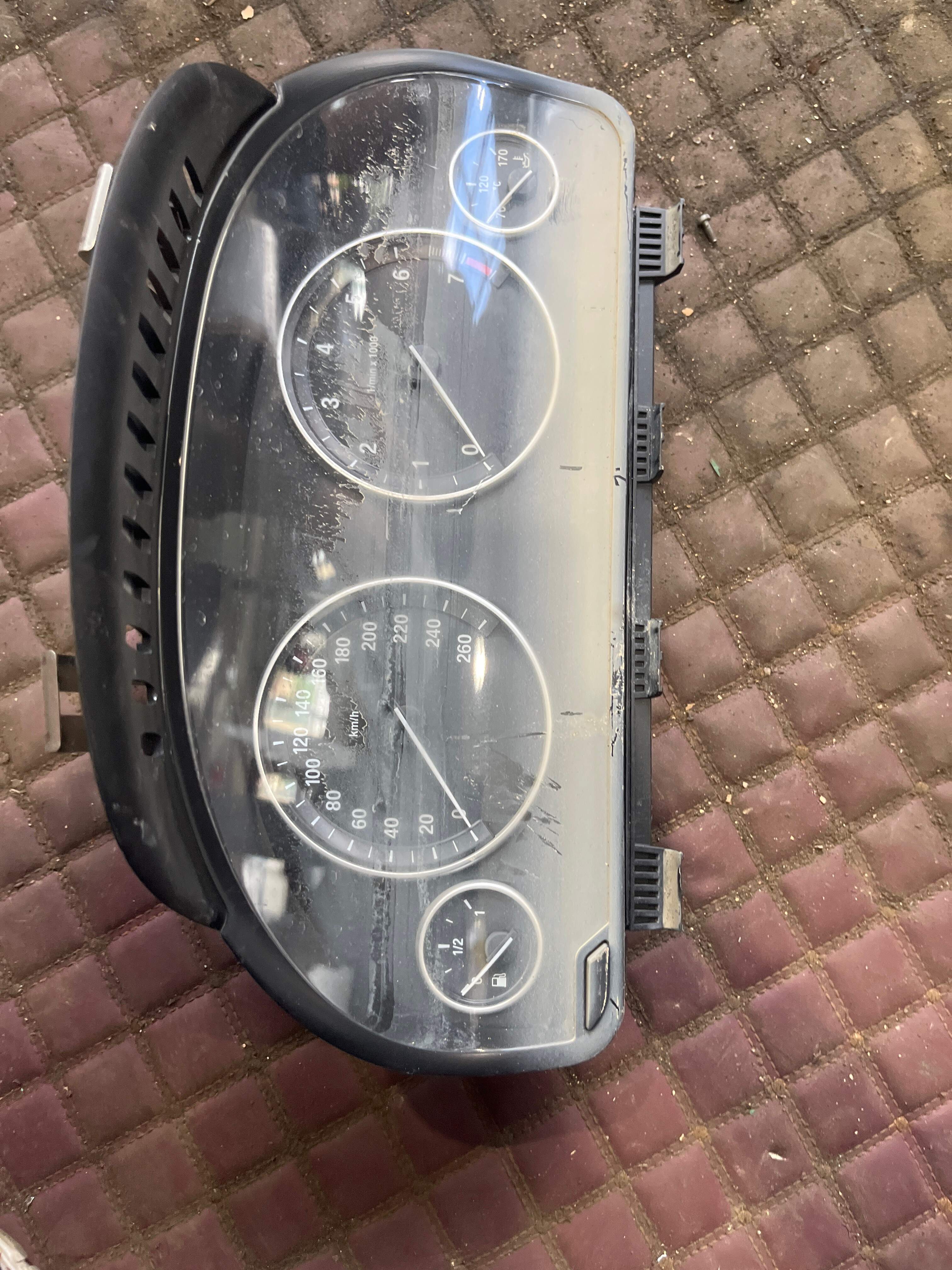 62106993485 组合仪表总成