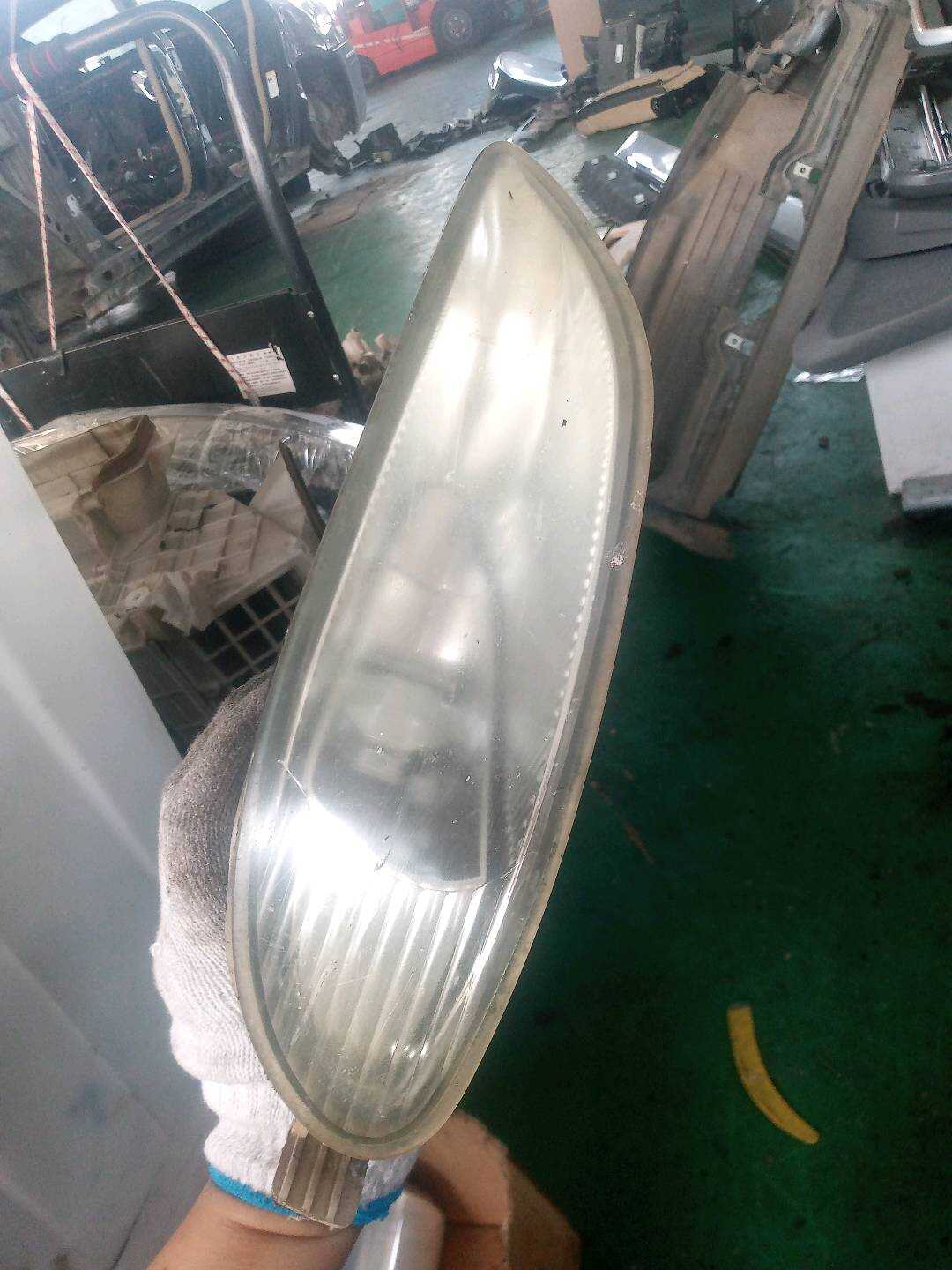 81221AA010 前雾灯半总成(左)