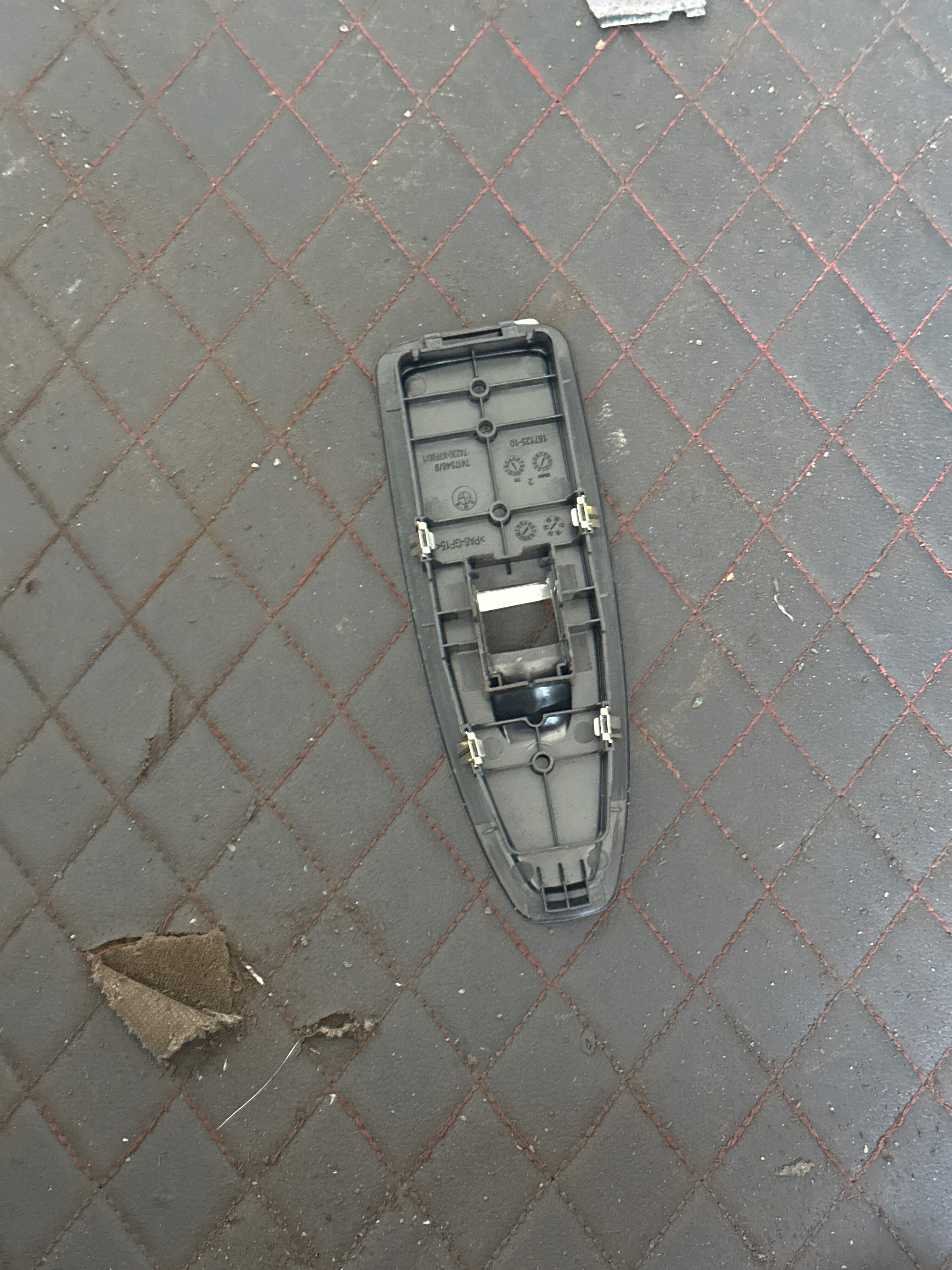 51417417549 前门玻璃升降开关装饰板（右）