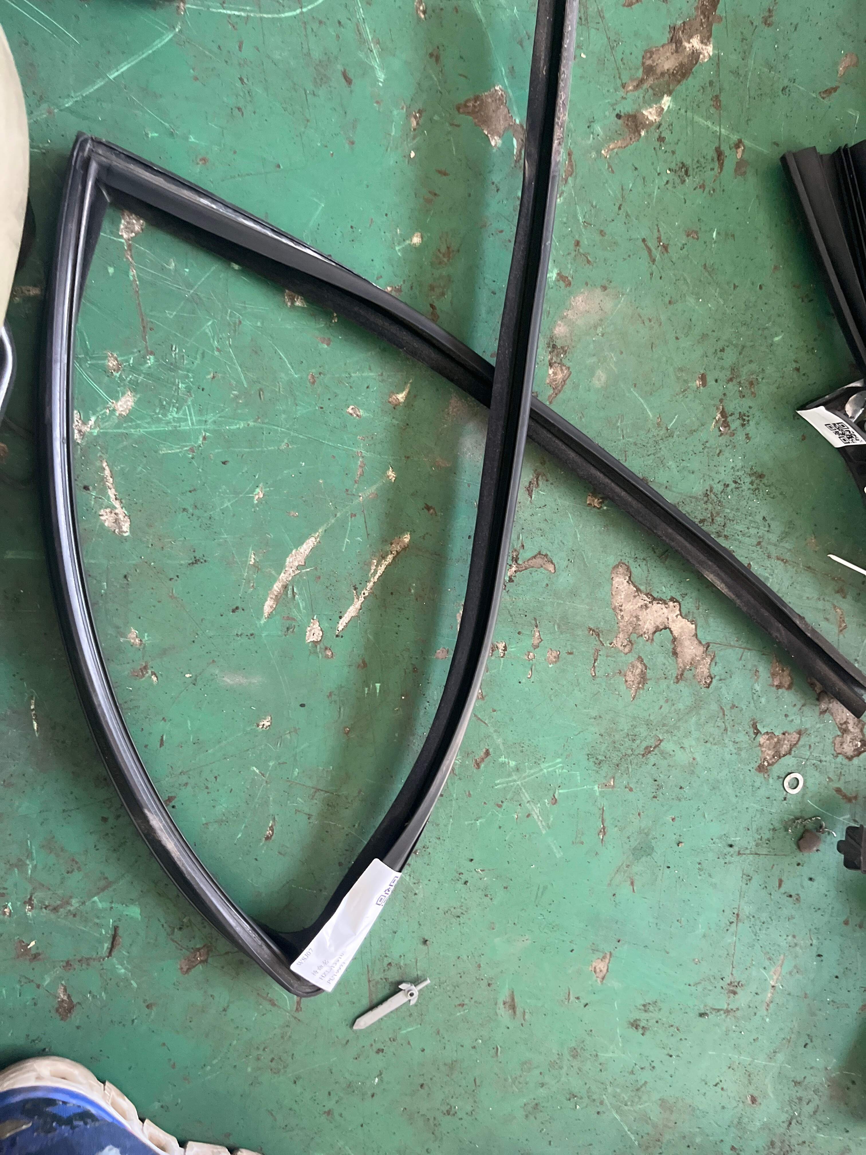 LR007494 Rear Door Window Felt Channel, Left