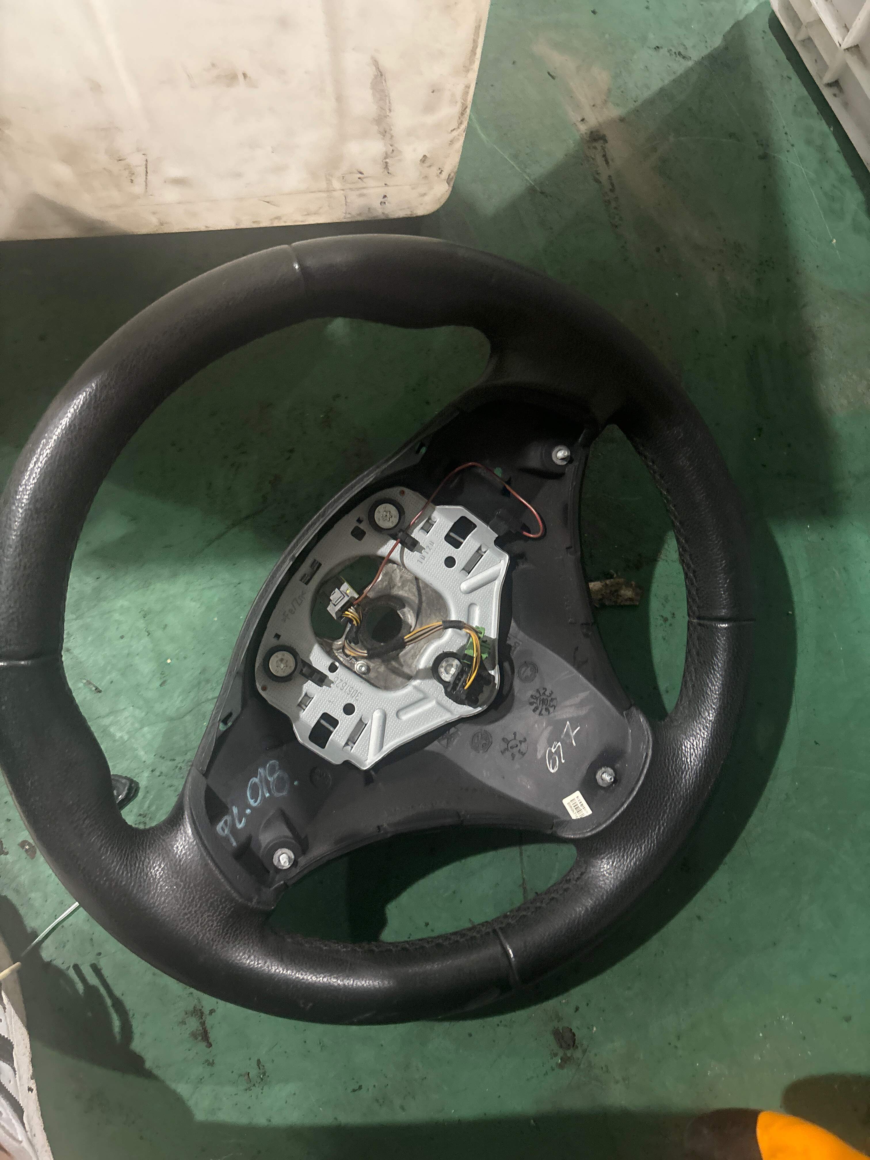 32306763076 方向盘