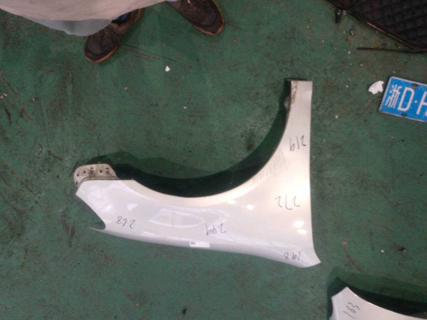 1K9821022 Front Fender, Right