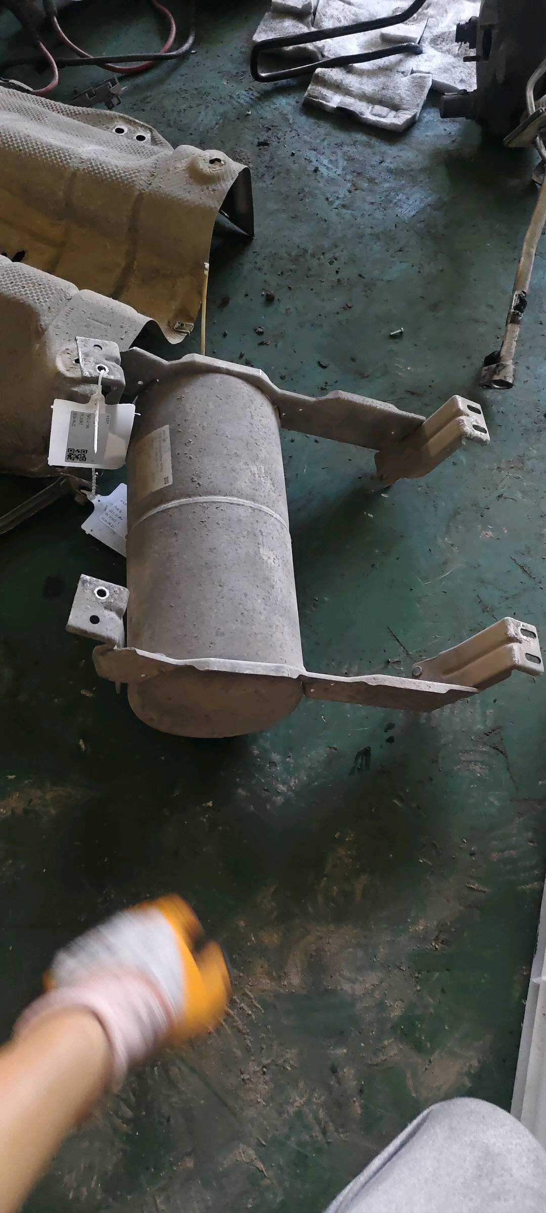 A1643200015 减震器液压泵蓄压器