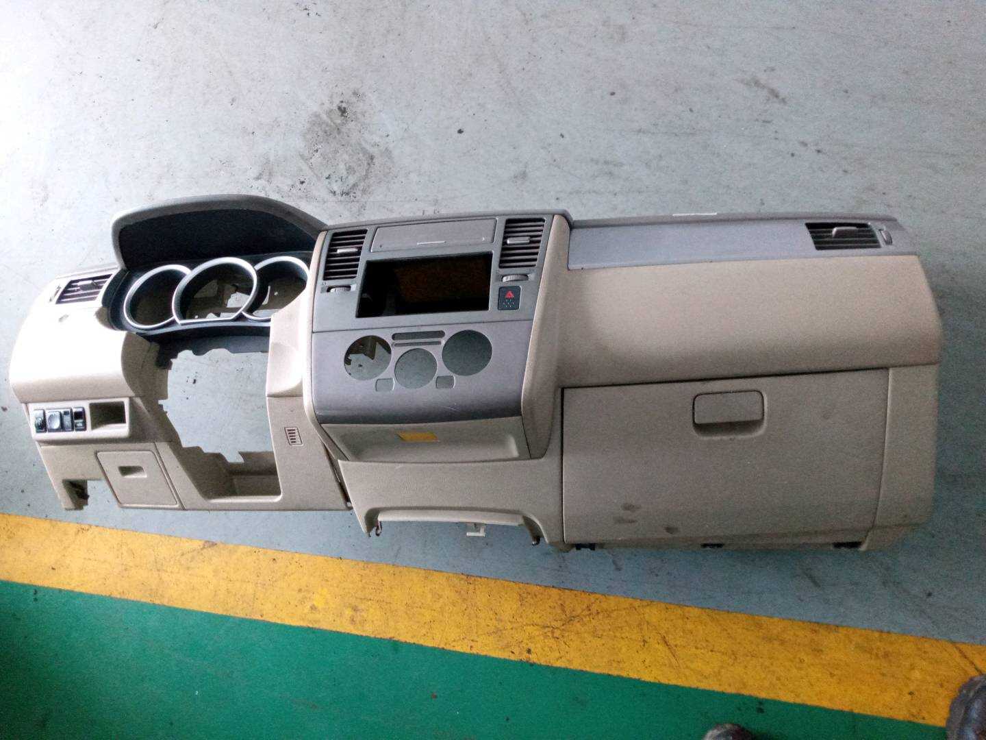 682002DT0B 仪表台壳