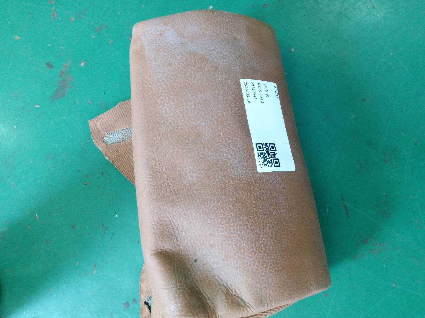 52207327955 后座椅靠背软垫(中)