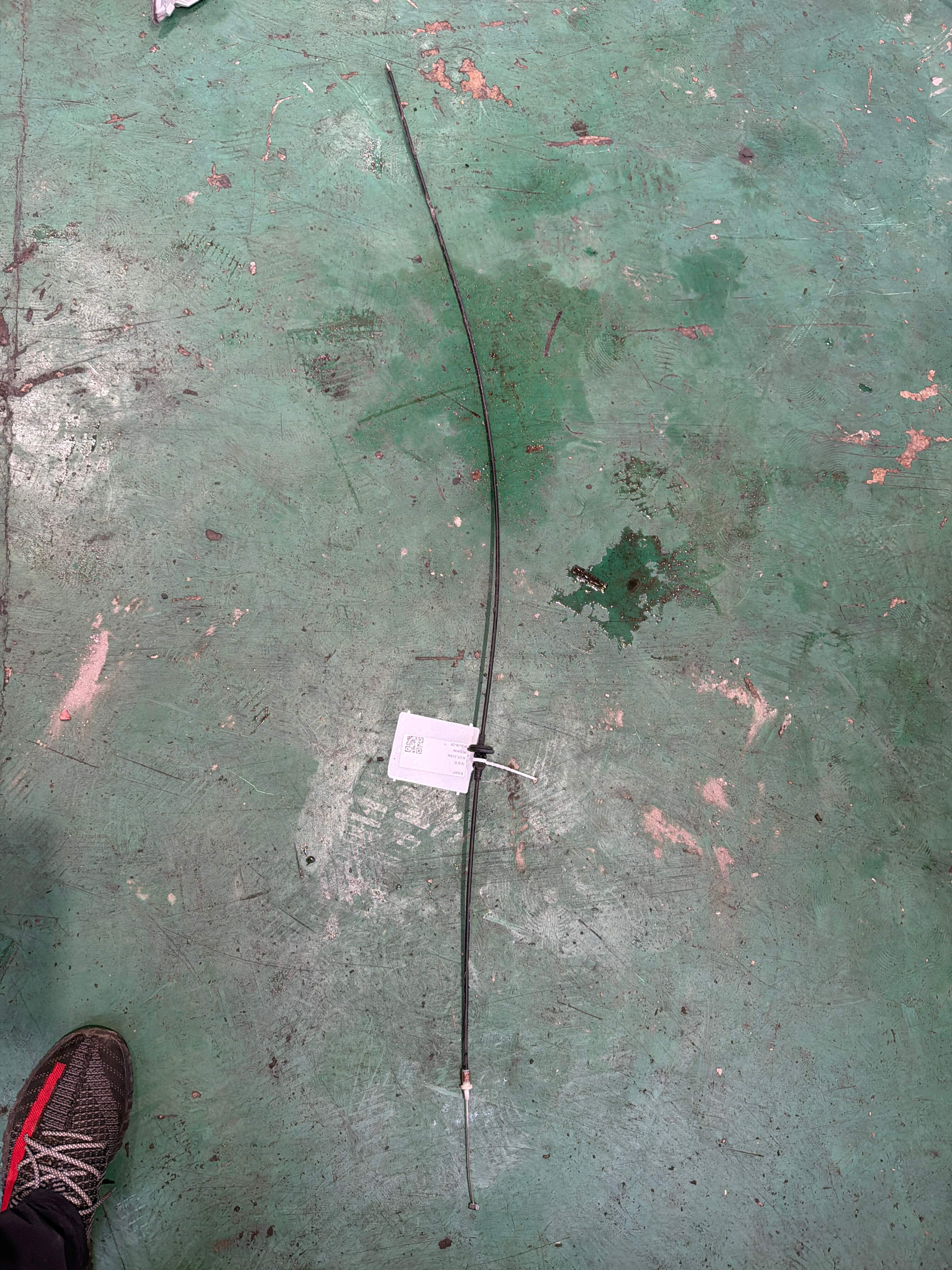 656211CA0A 前机盖拉线(后)
