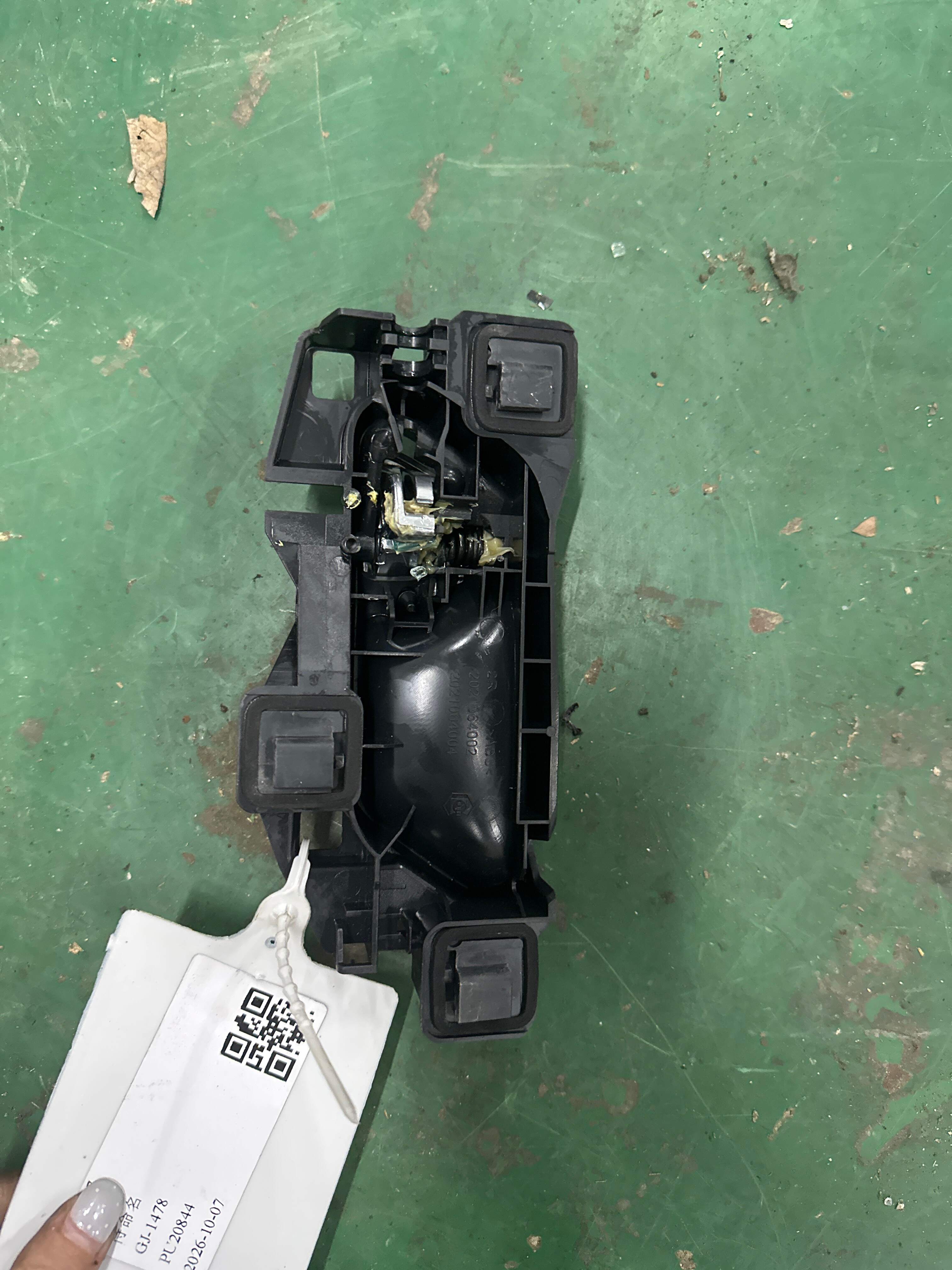 YL003598VV 前门内拉手(右)
