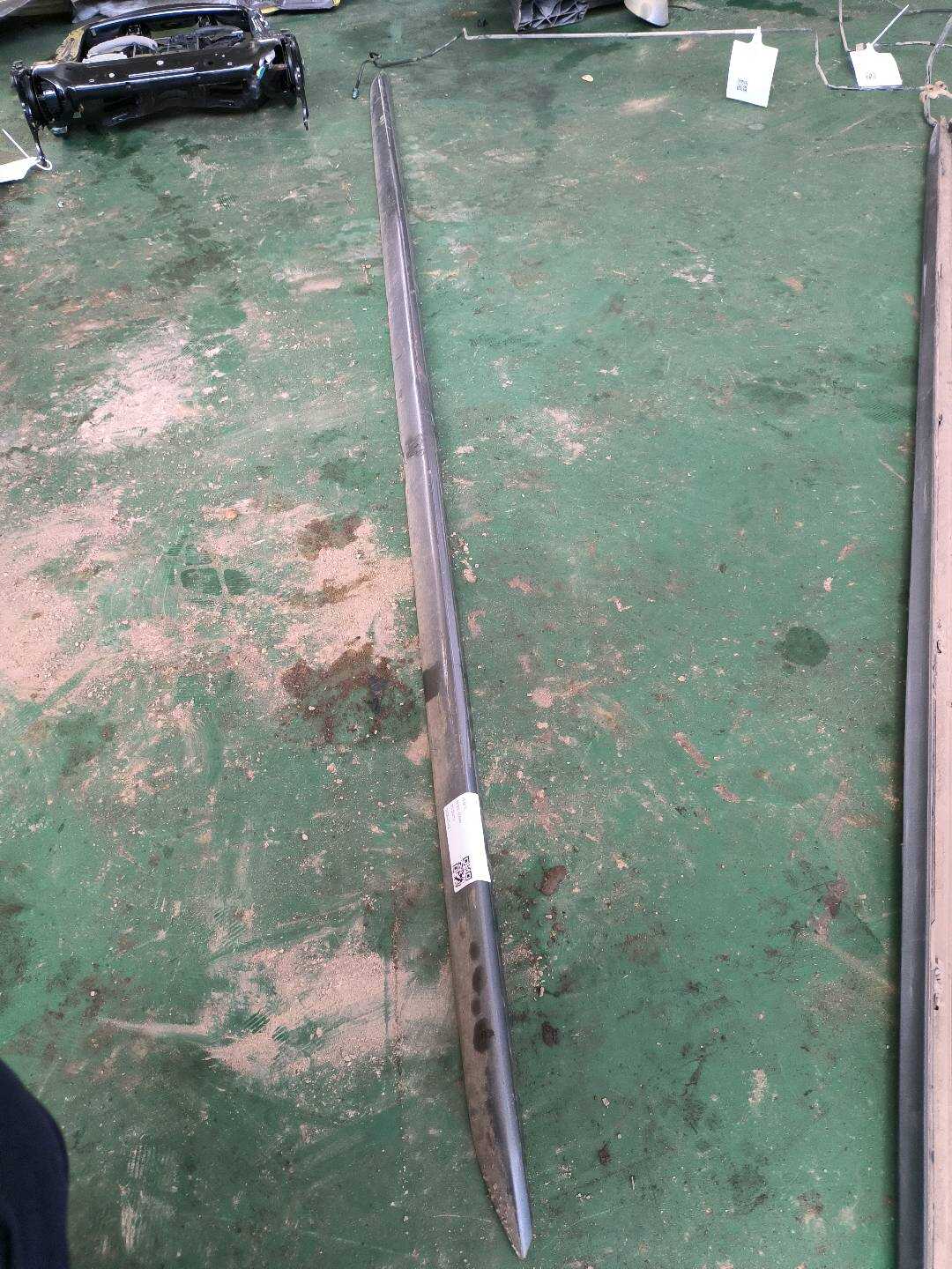 8WD853932 Rocker Panel Trim Strip, Right