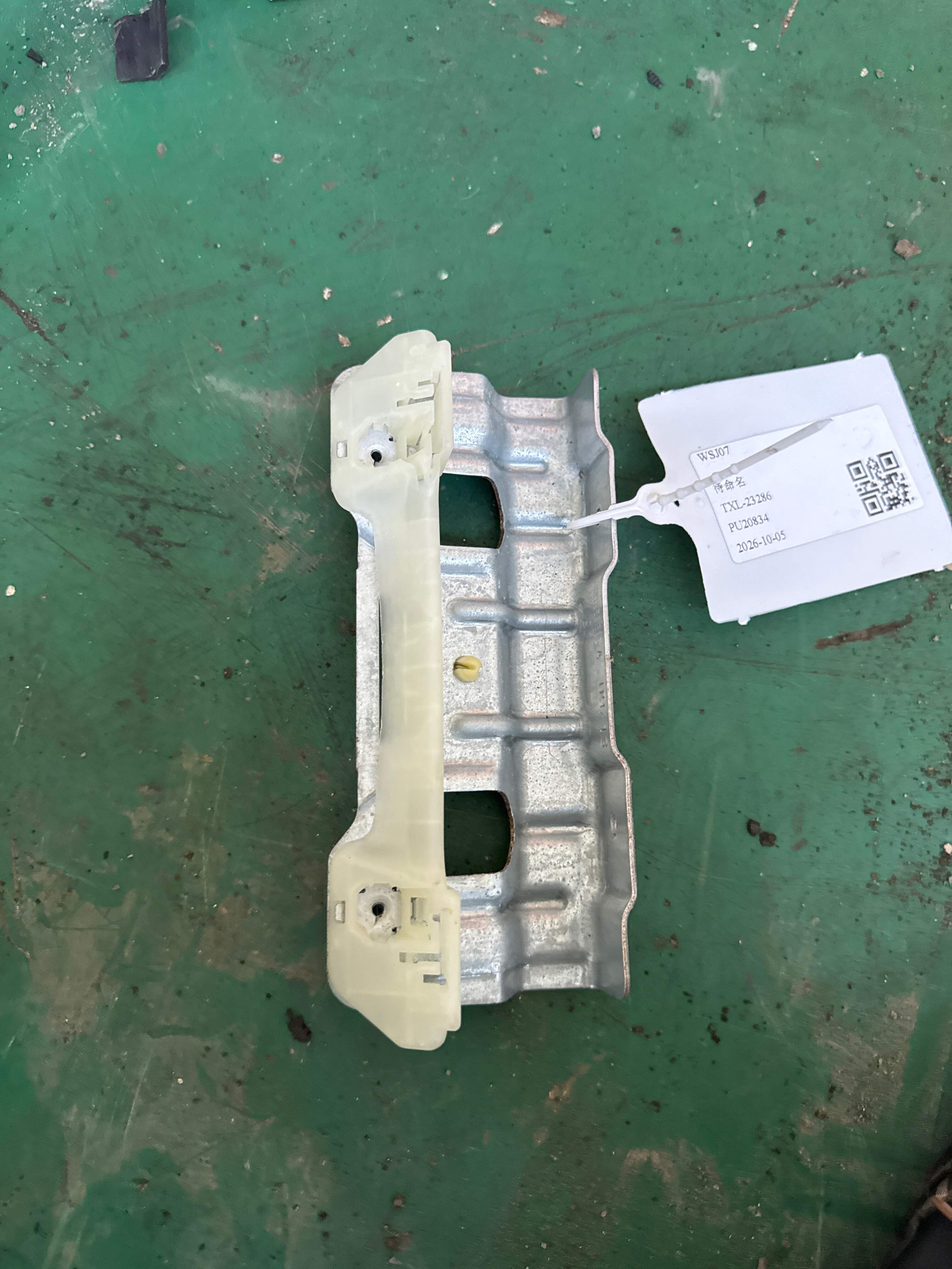 7N0858685A 前排座椅 左侧拉手支架