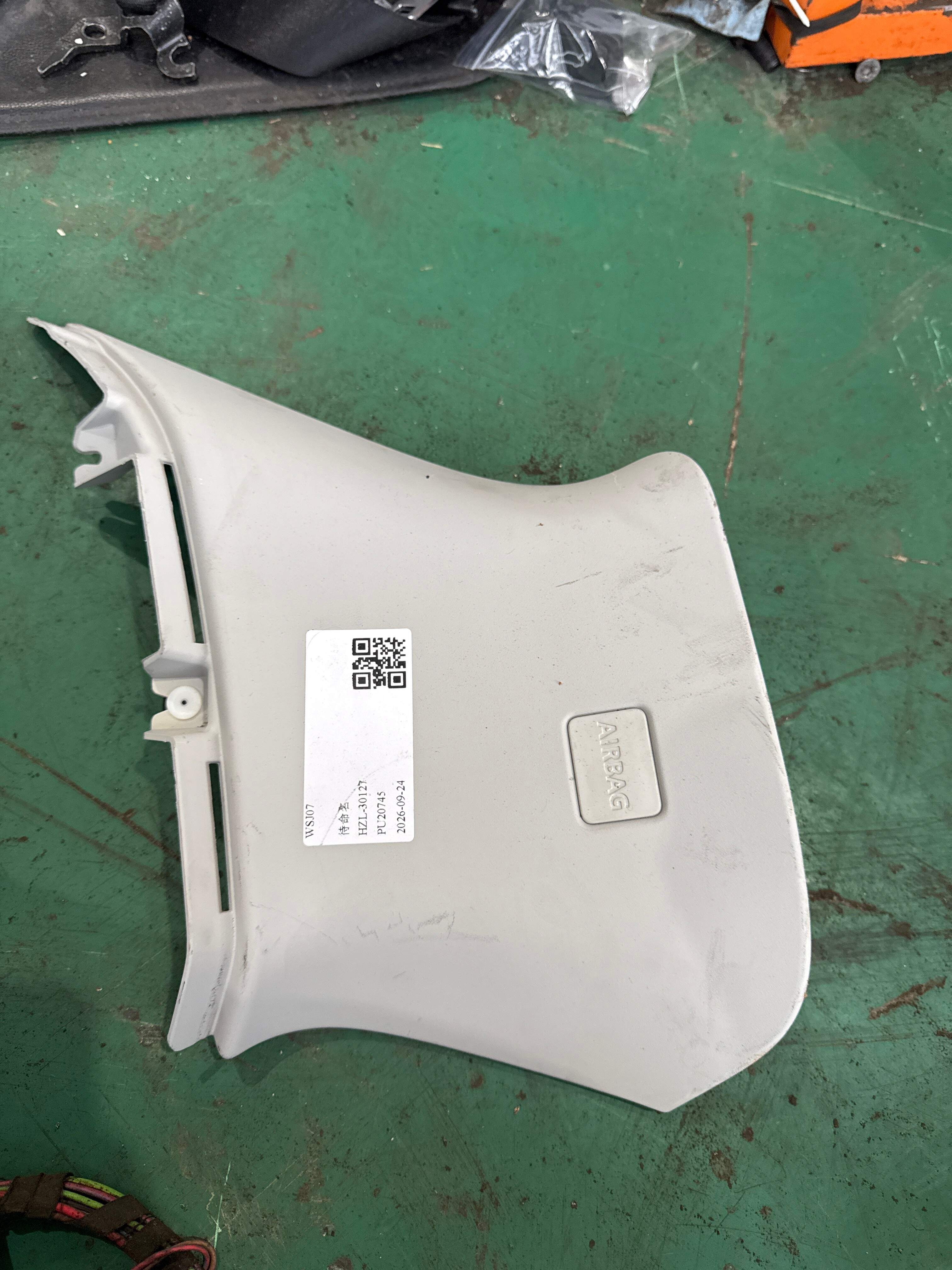LR032619 D-Pillar Inner Trim (Upper Left)
