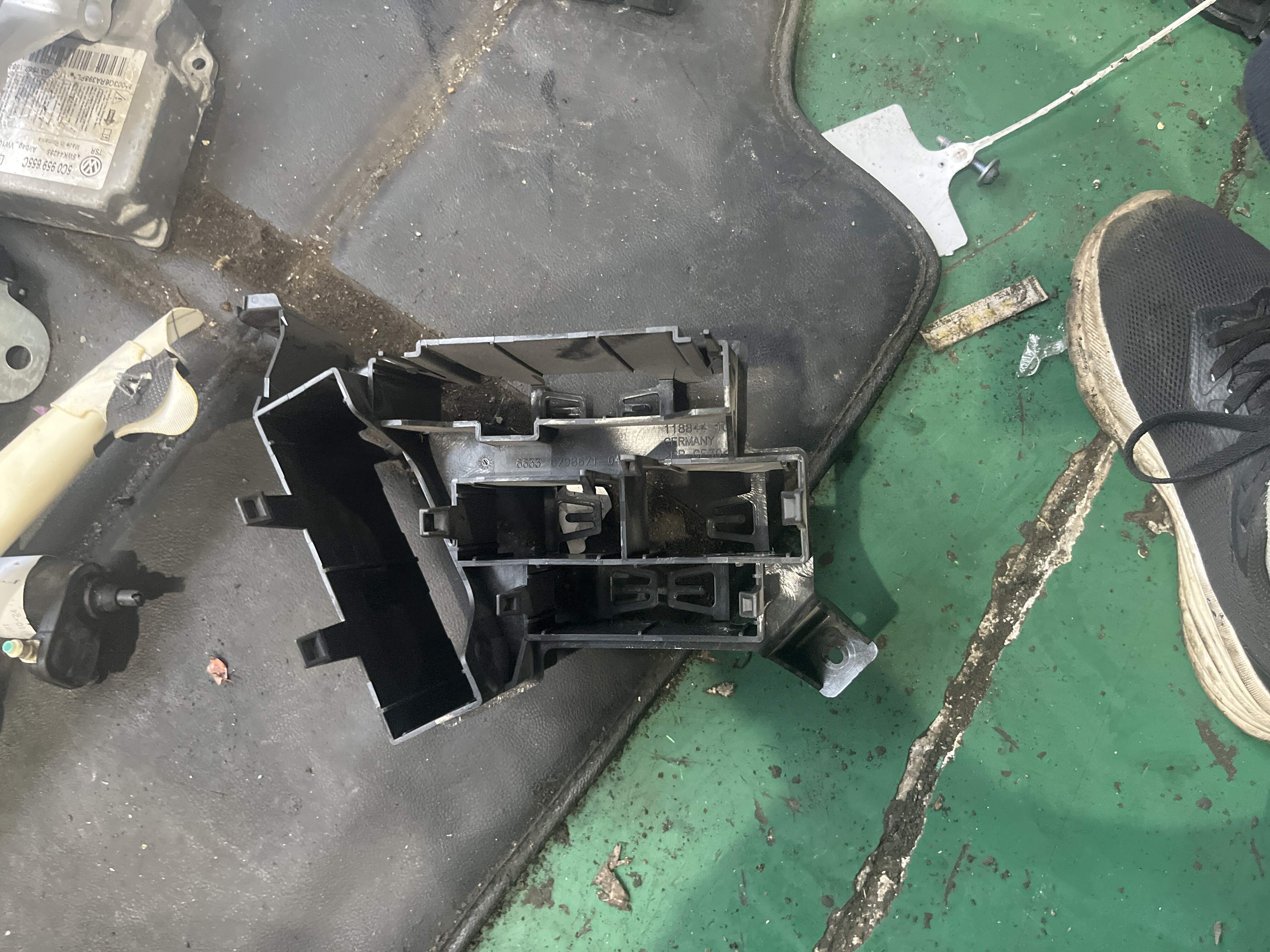 34106798671 Reverse Radar Control Unit Bracket