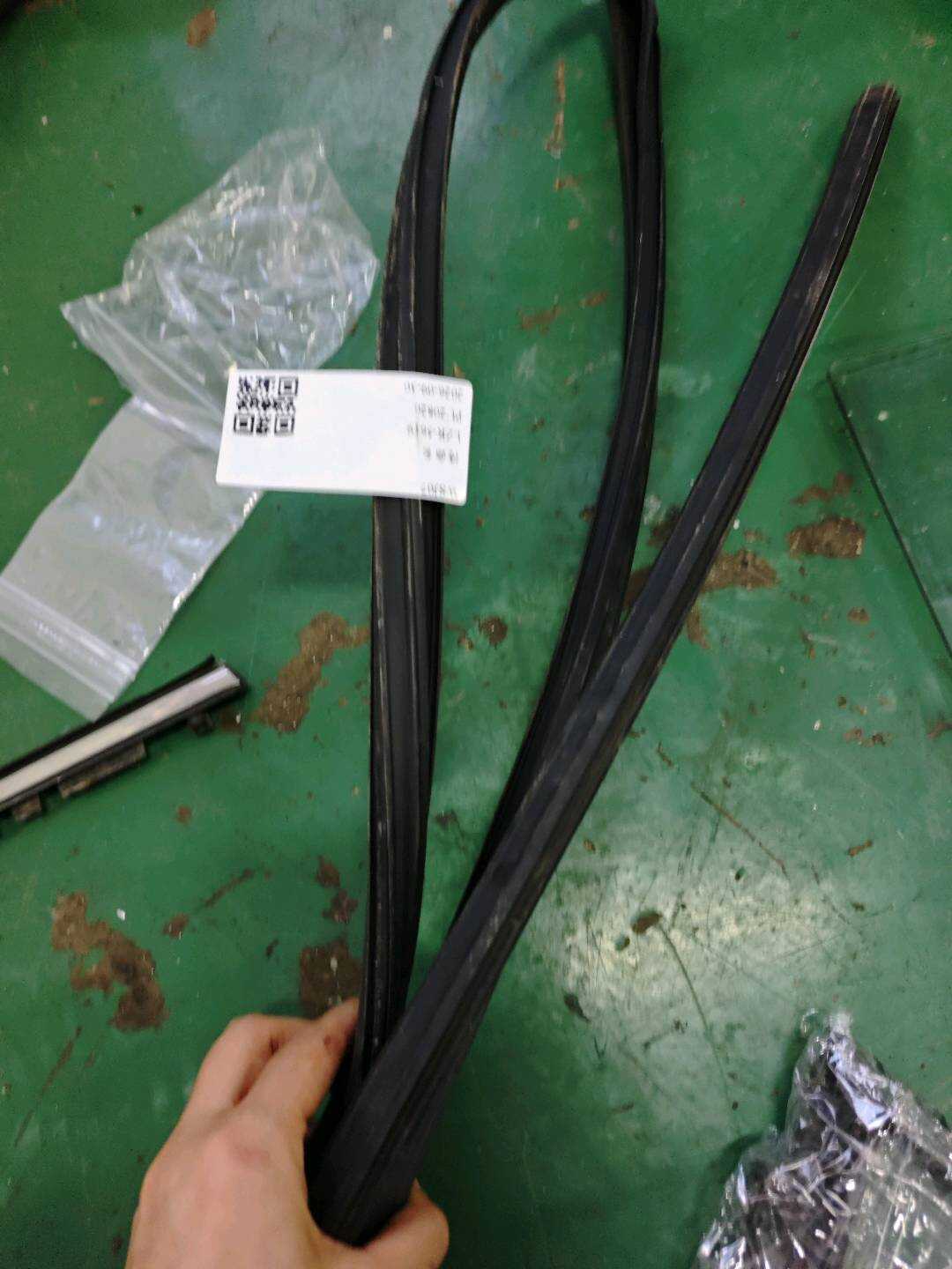 6787202160 后门车门密封胶条(左)
