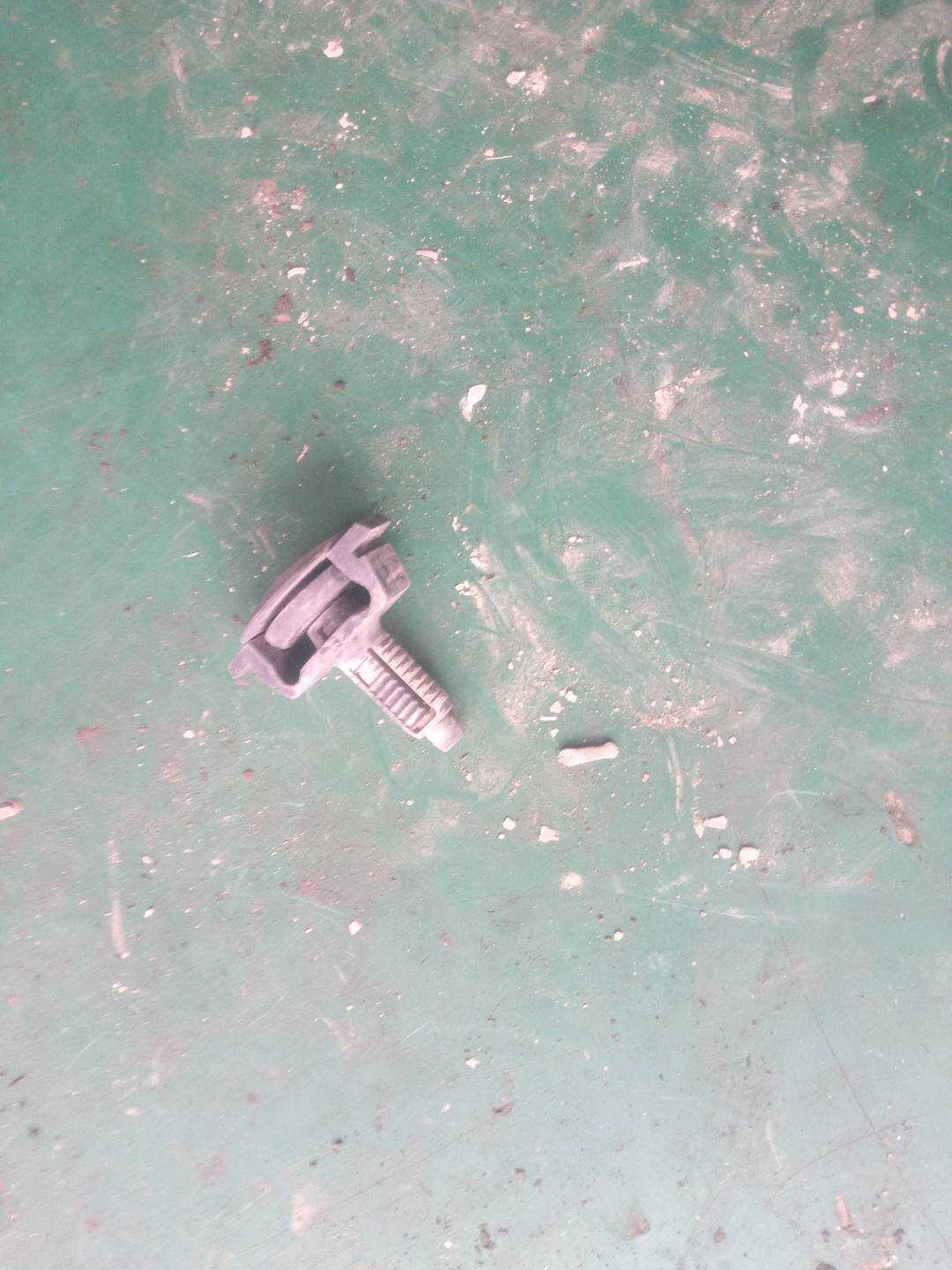 A0009912195 水箱安装支架胶销(上)