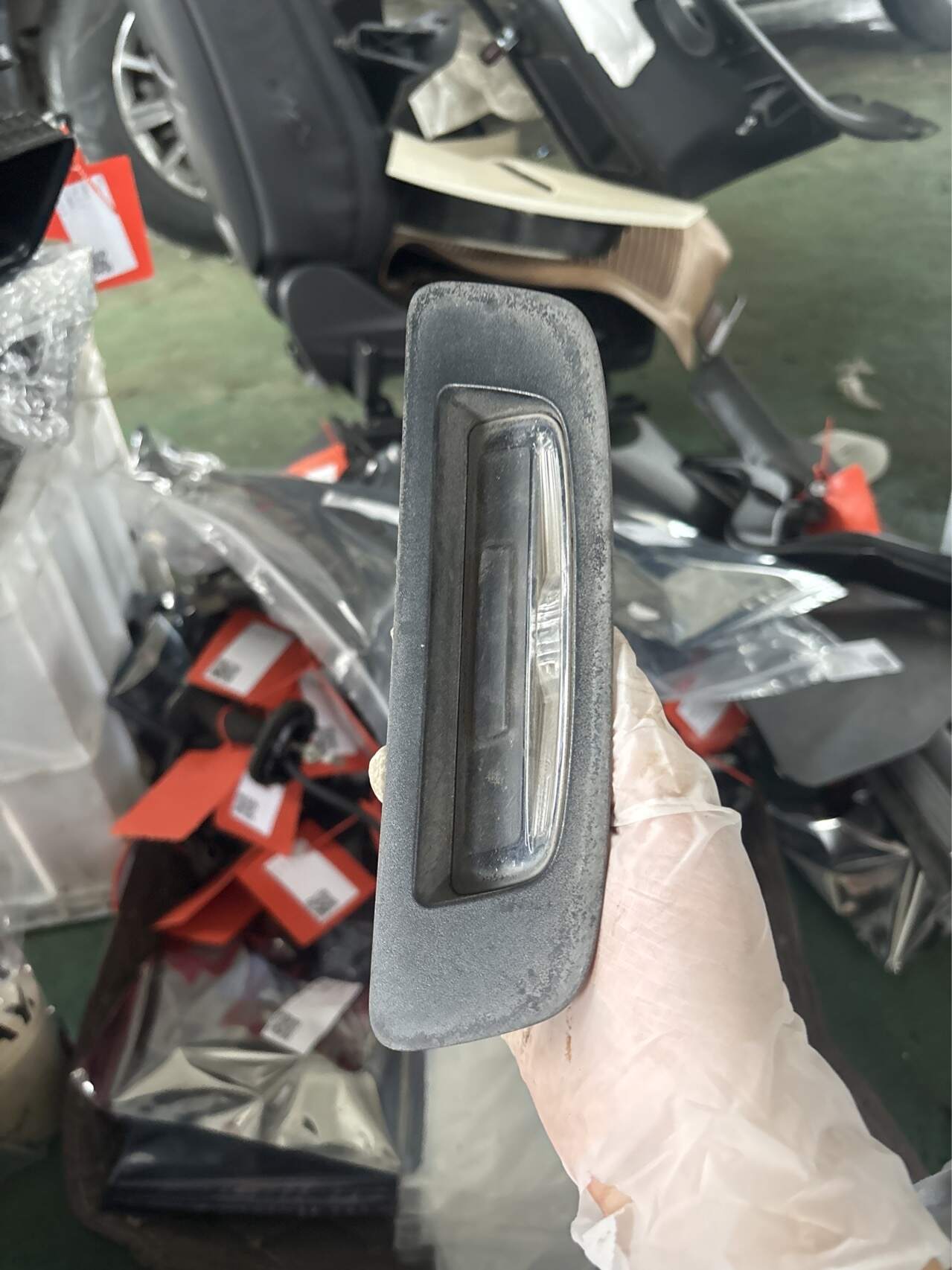 23469017 Tailgate Grab Handle Trim