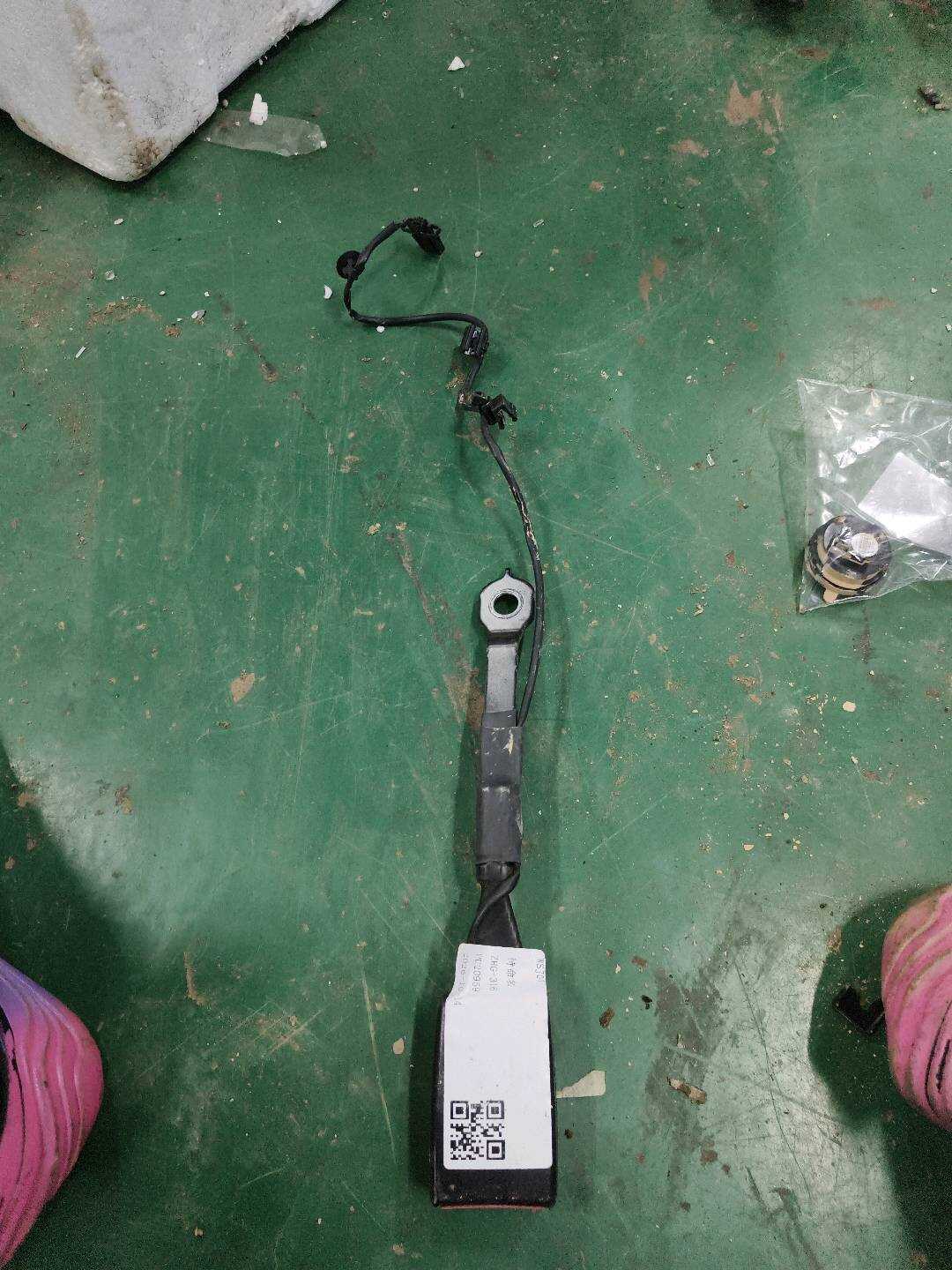 L8UD85775501C 驾驶员座椅安全带扣
