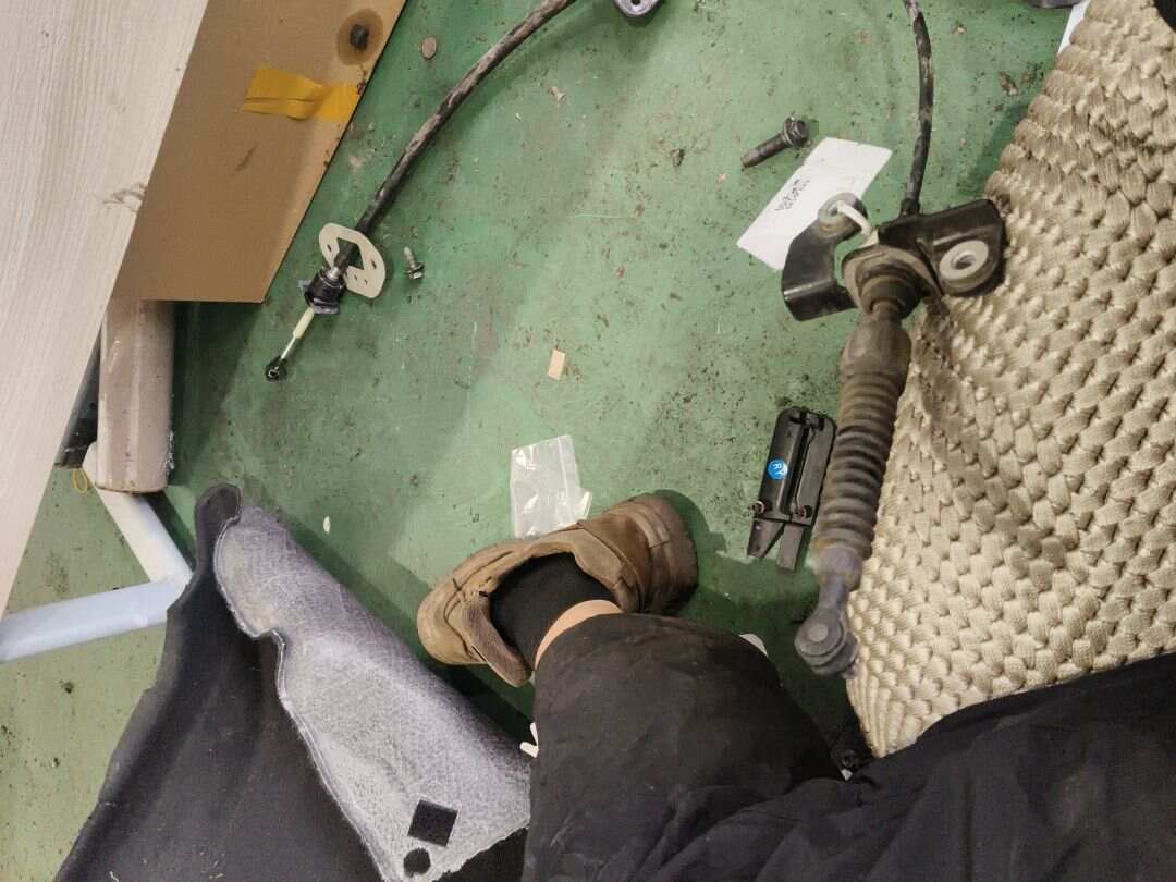 467904V100 变速器换档拉线