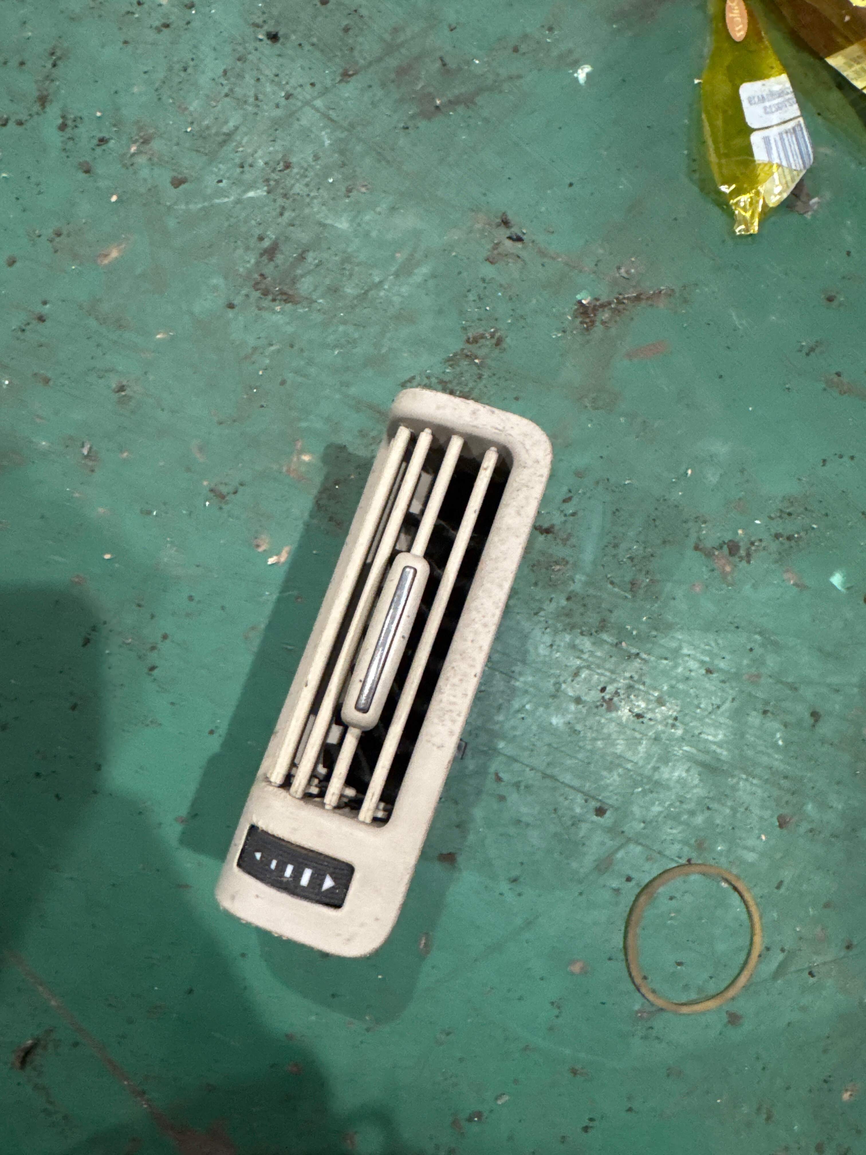 4L0819210 B-Pillar Air Vent, Right