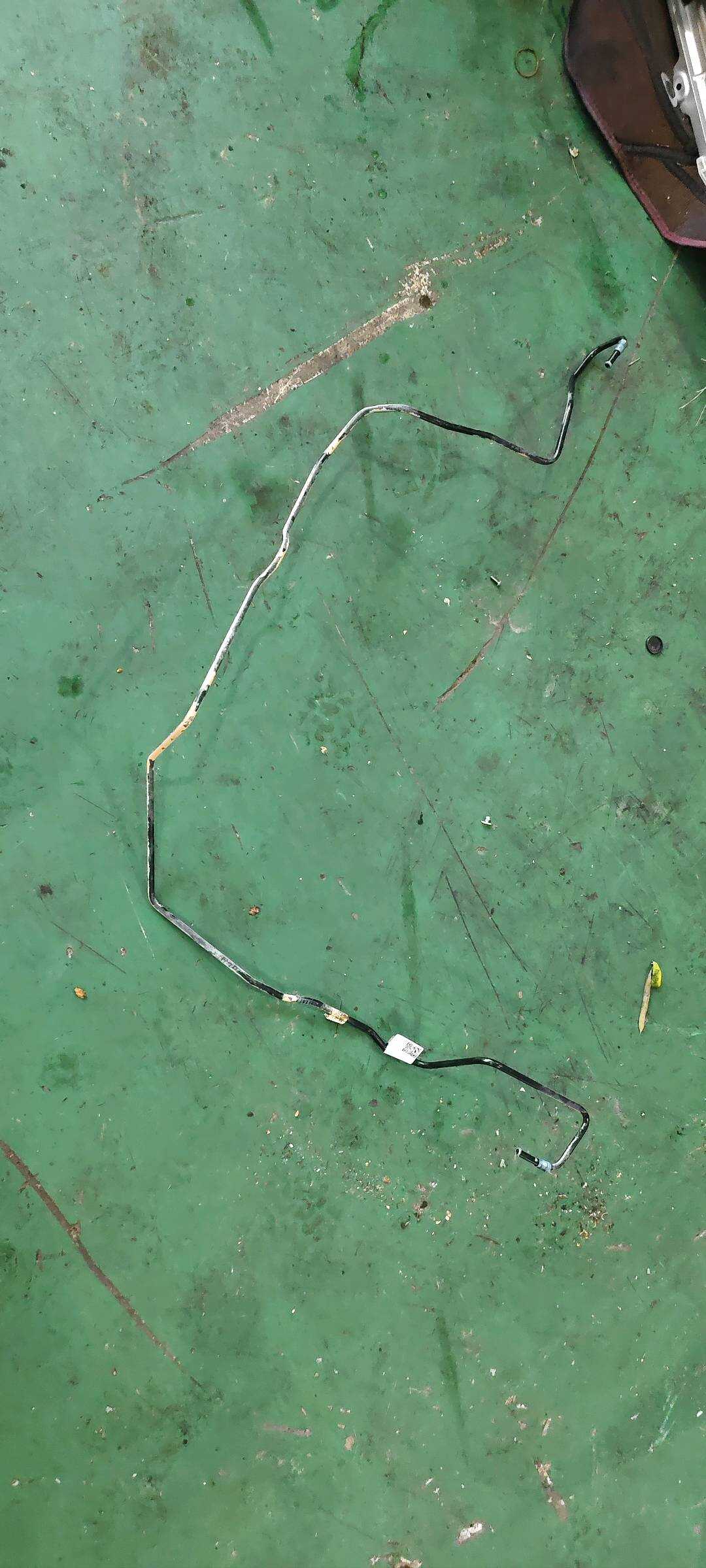 34326881184 制动缸回油管