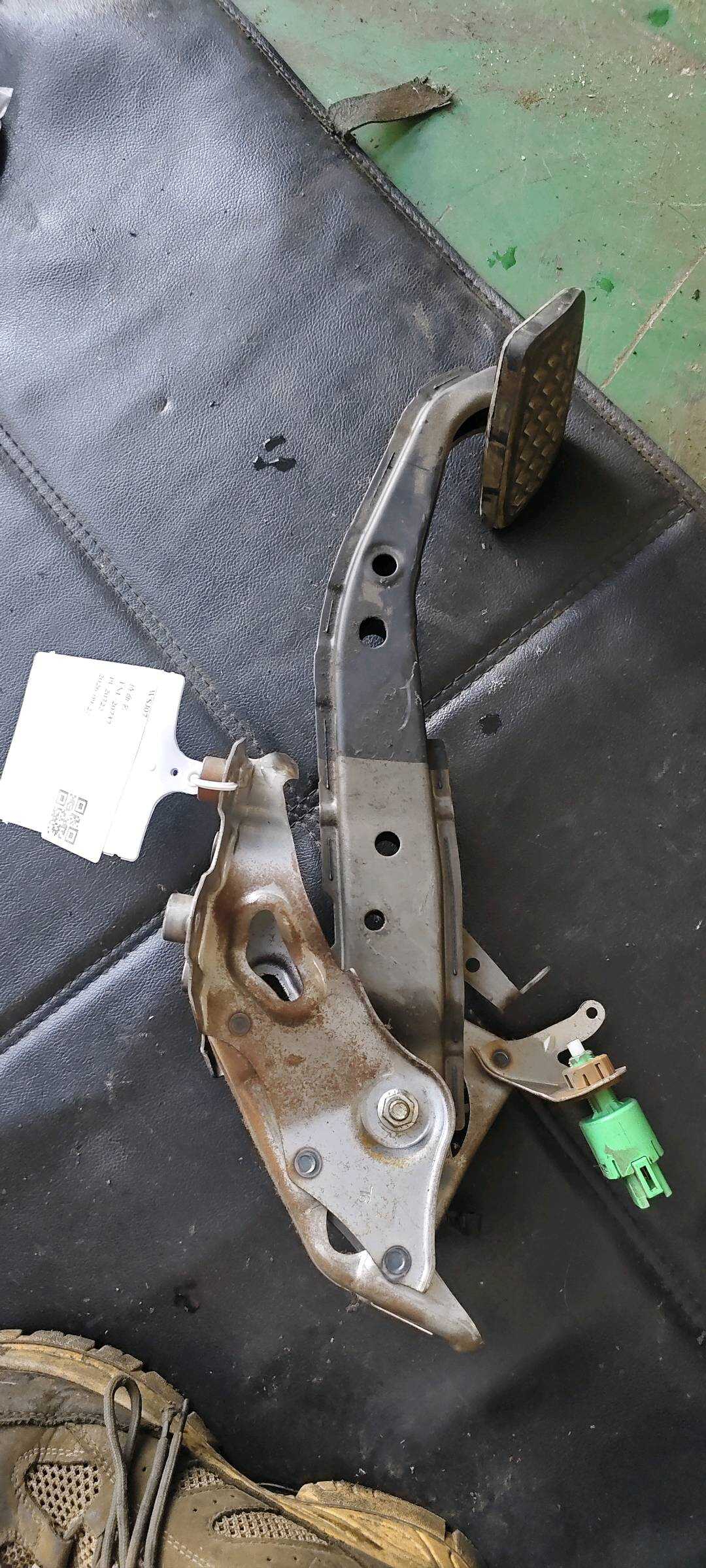 4711076060 Brake Pedal