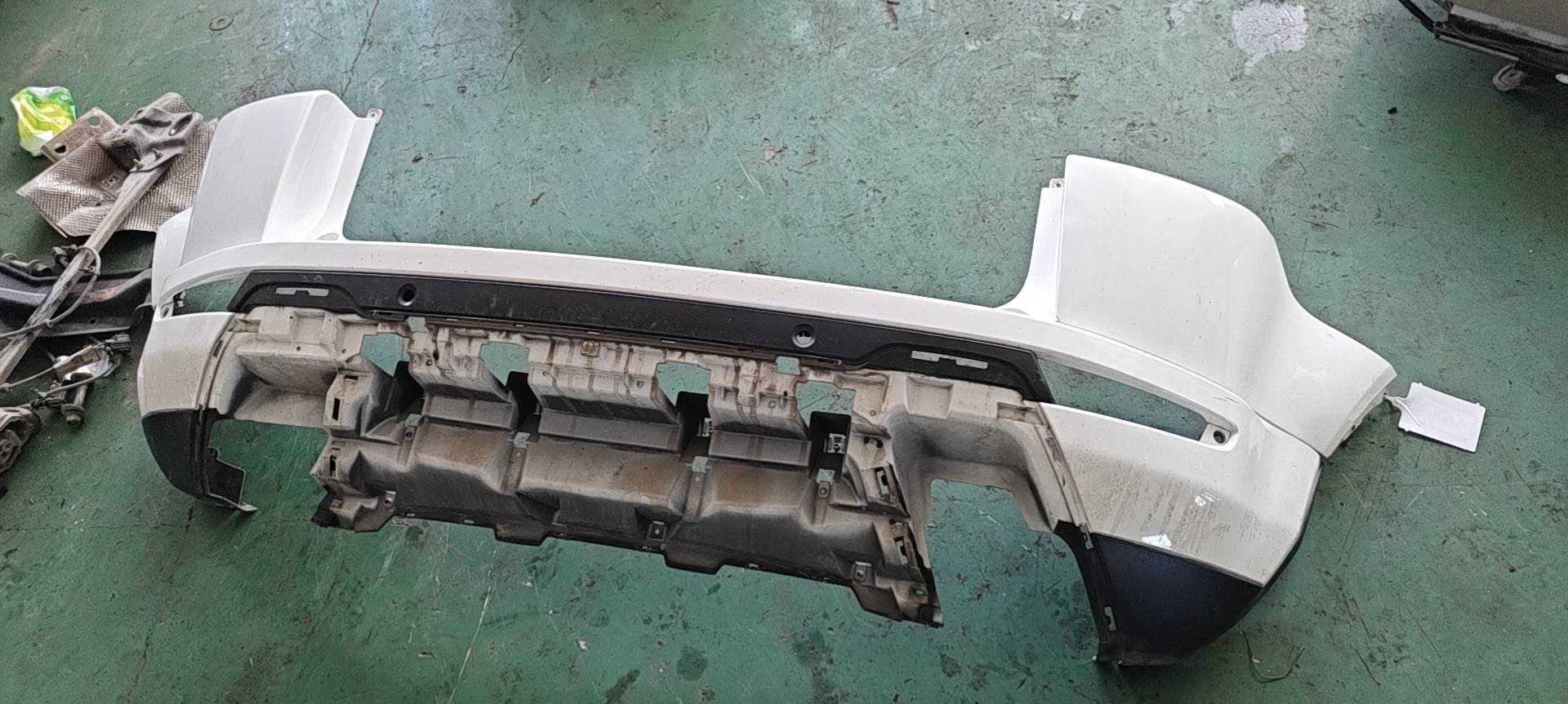 LR048301 Rear Bumper Cover