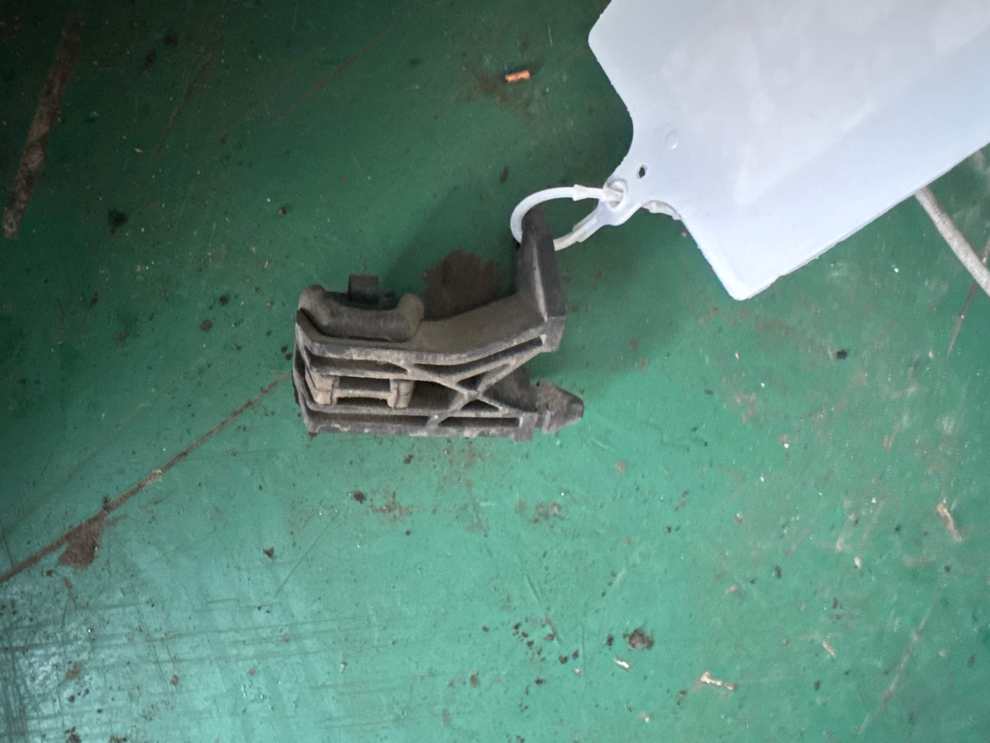 8R0133426 适配接头