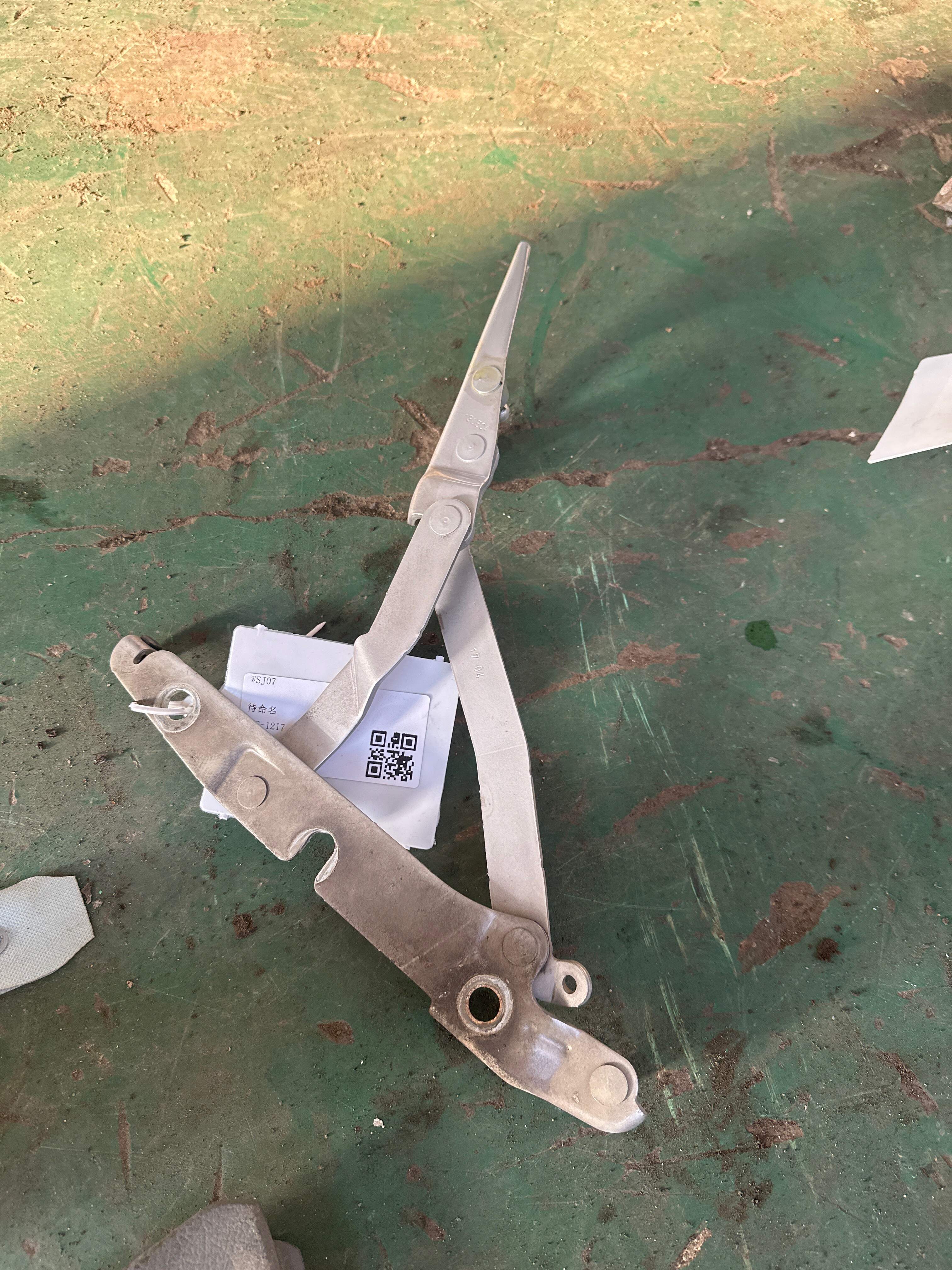 8E5827301G Trunk Lid Hinge, Left