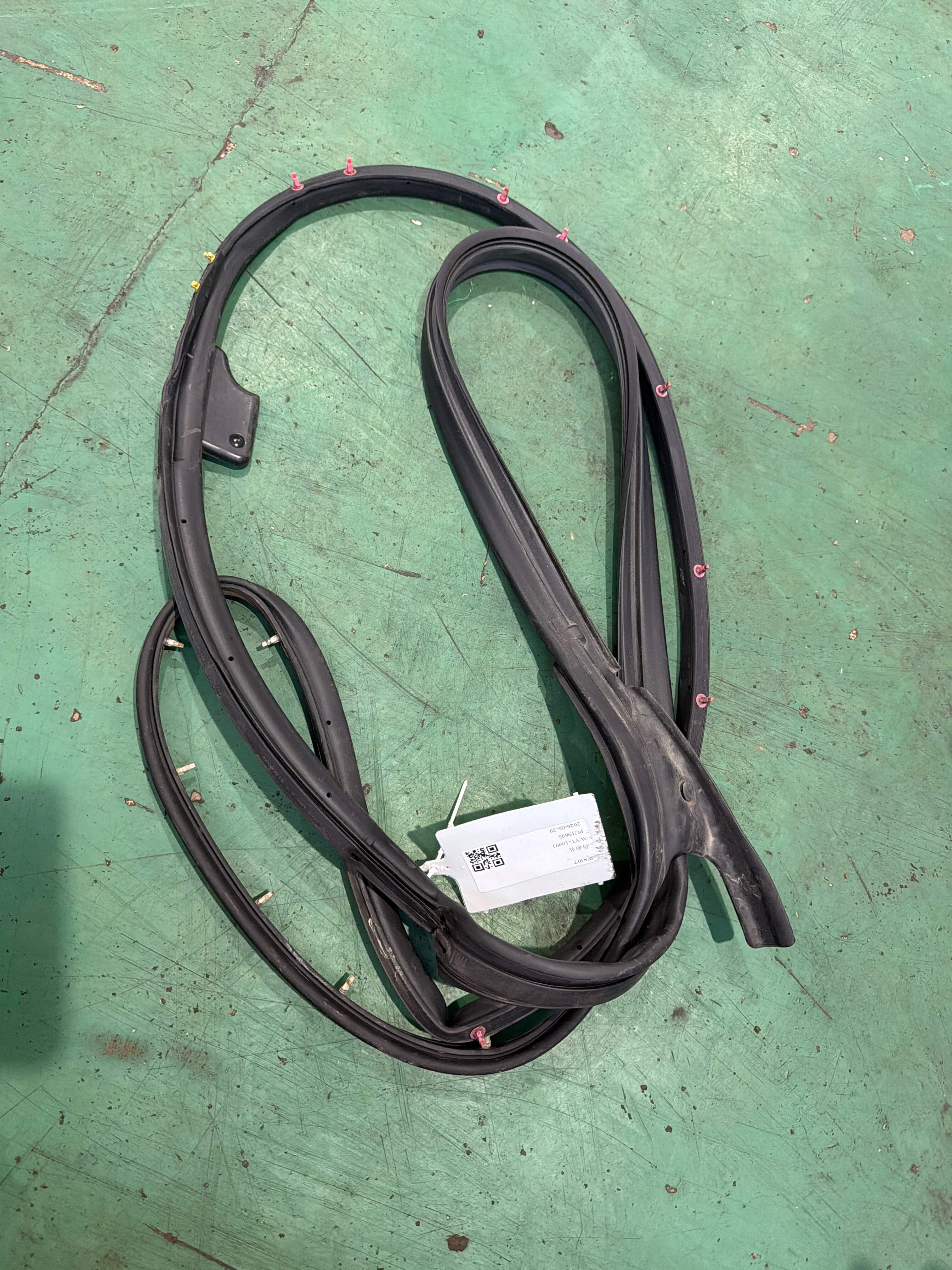 808311CA0B 前门车门密封胶条(左)
