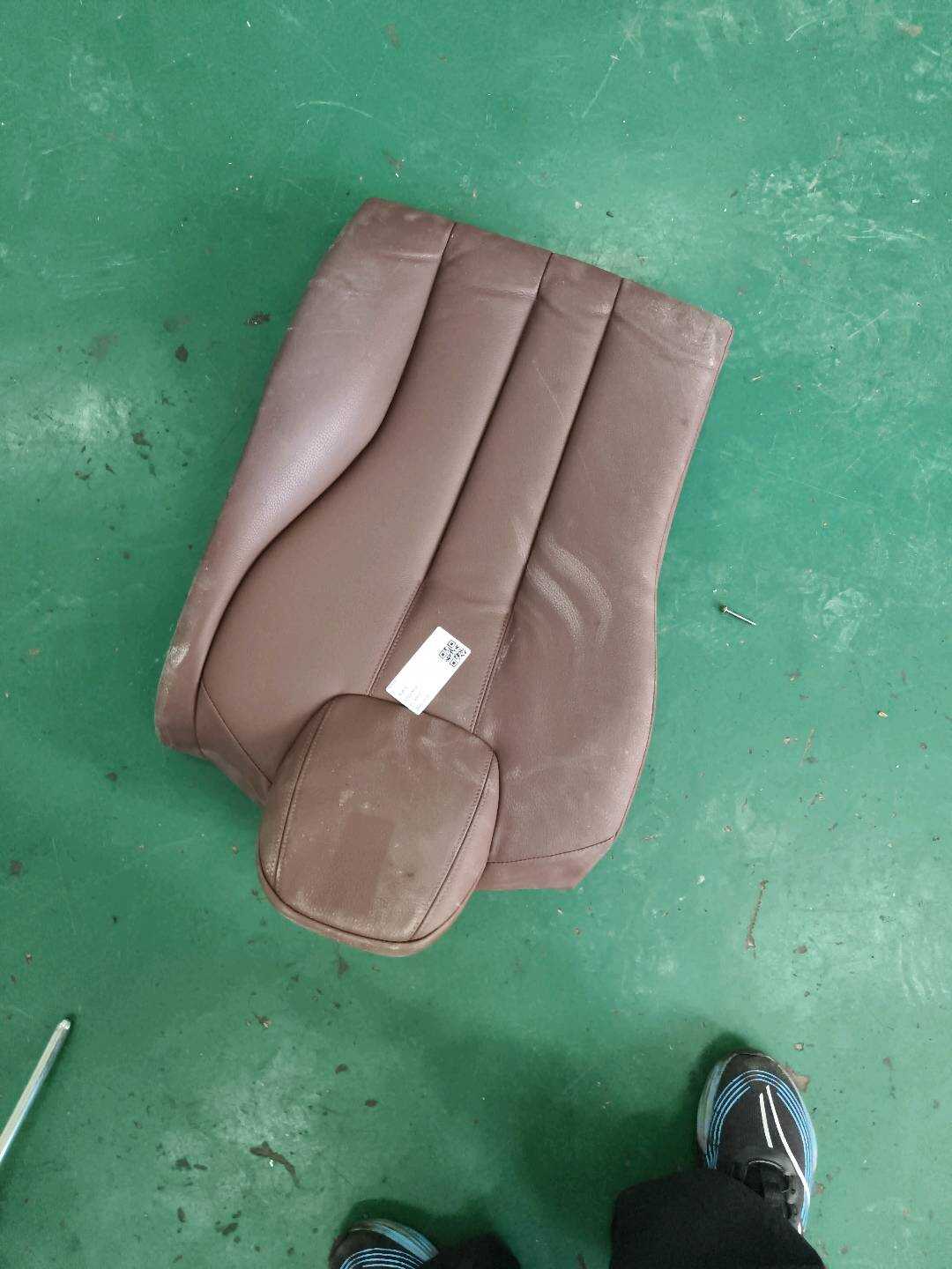 52207317910 后座椅靠背软垫(右)
