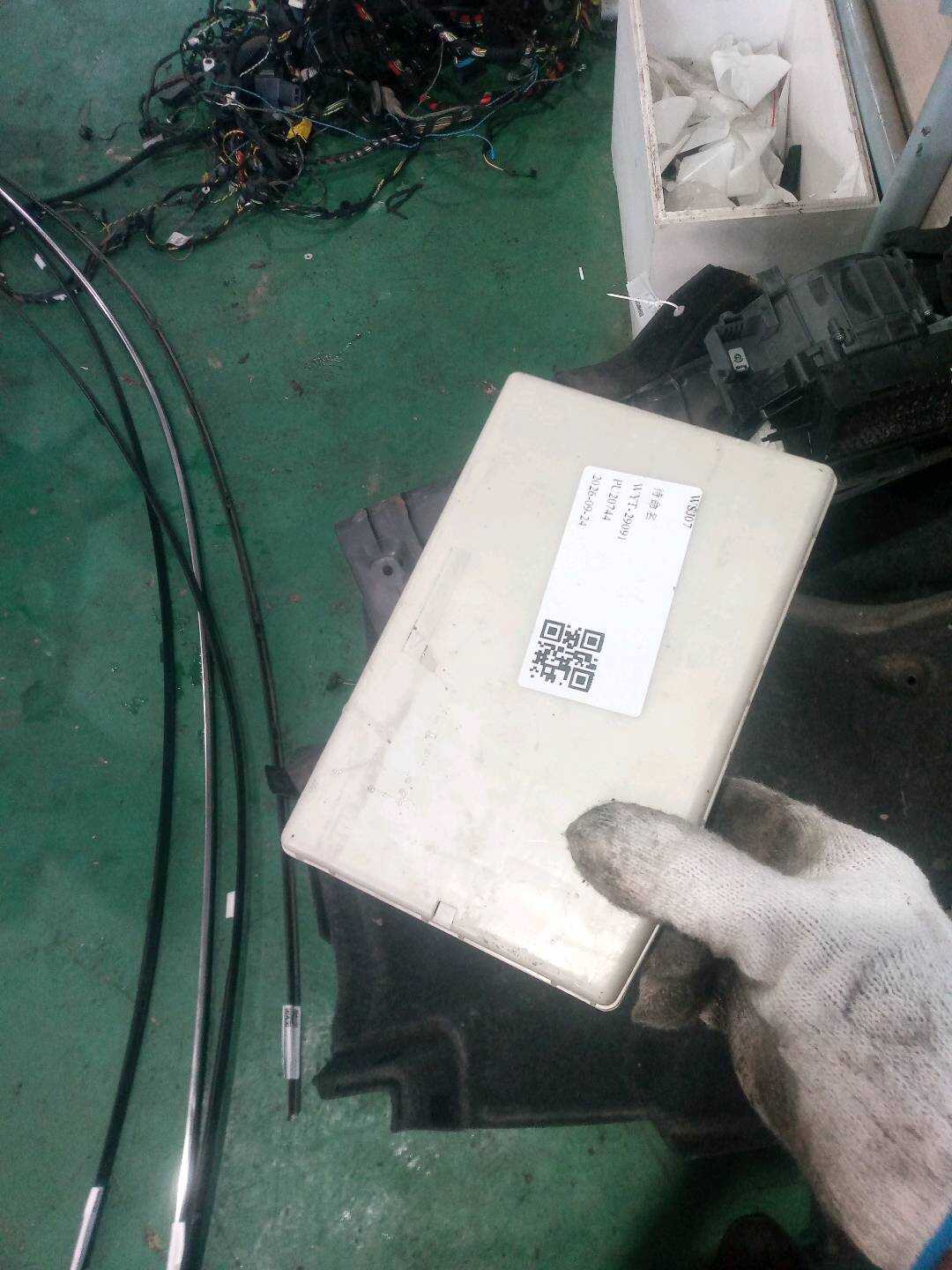 284B71AA0A 发动机仓继电器控制模块
