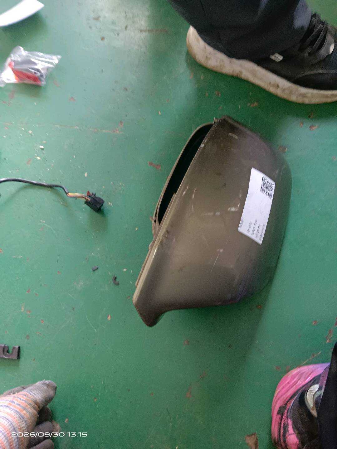 8R0857528 Side Mirror Housing, Right