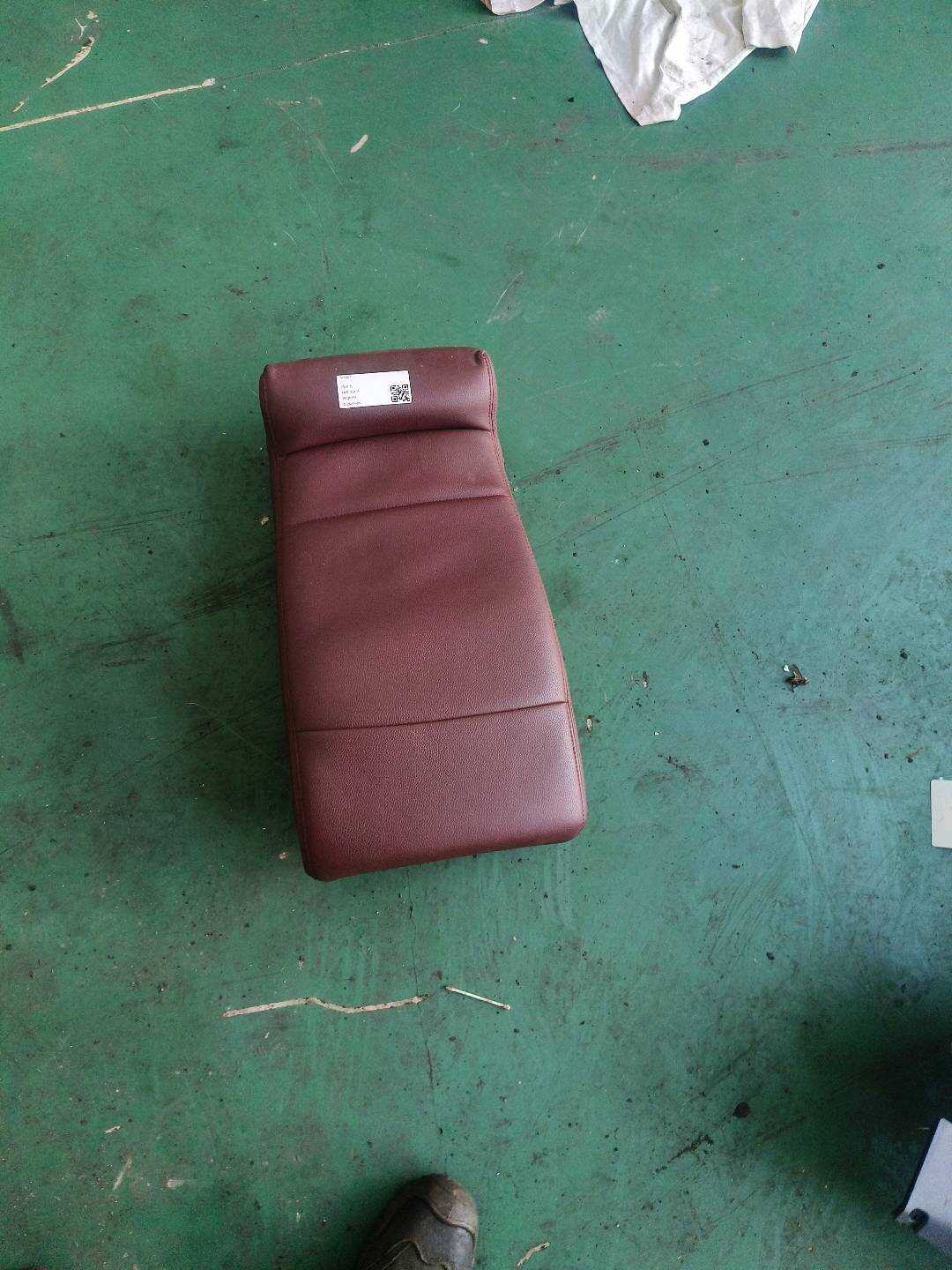 52209134189 后座位扶手托臂