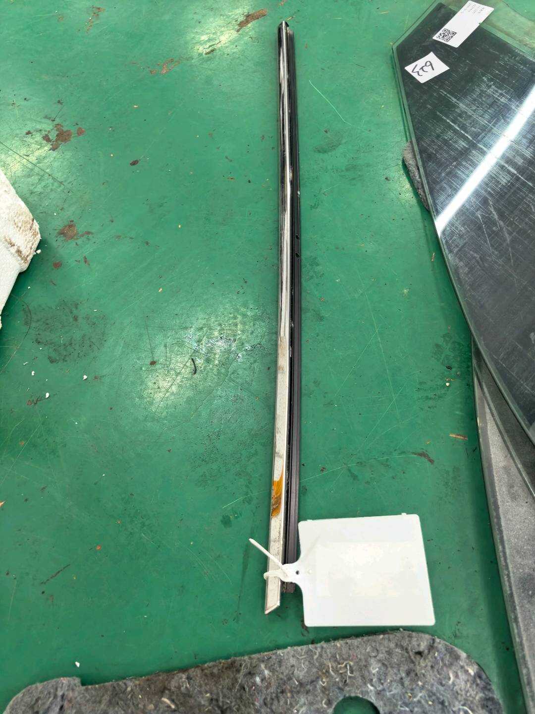 51357136961 后门玻璃外饰条(左上)