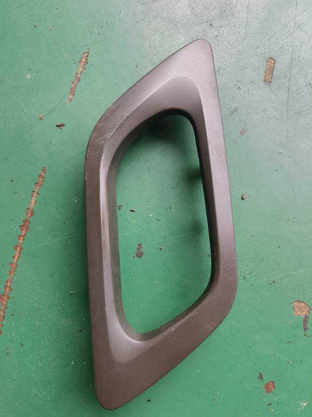 9119R0 Front Door Inner Handle Frame, Right