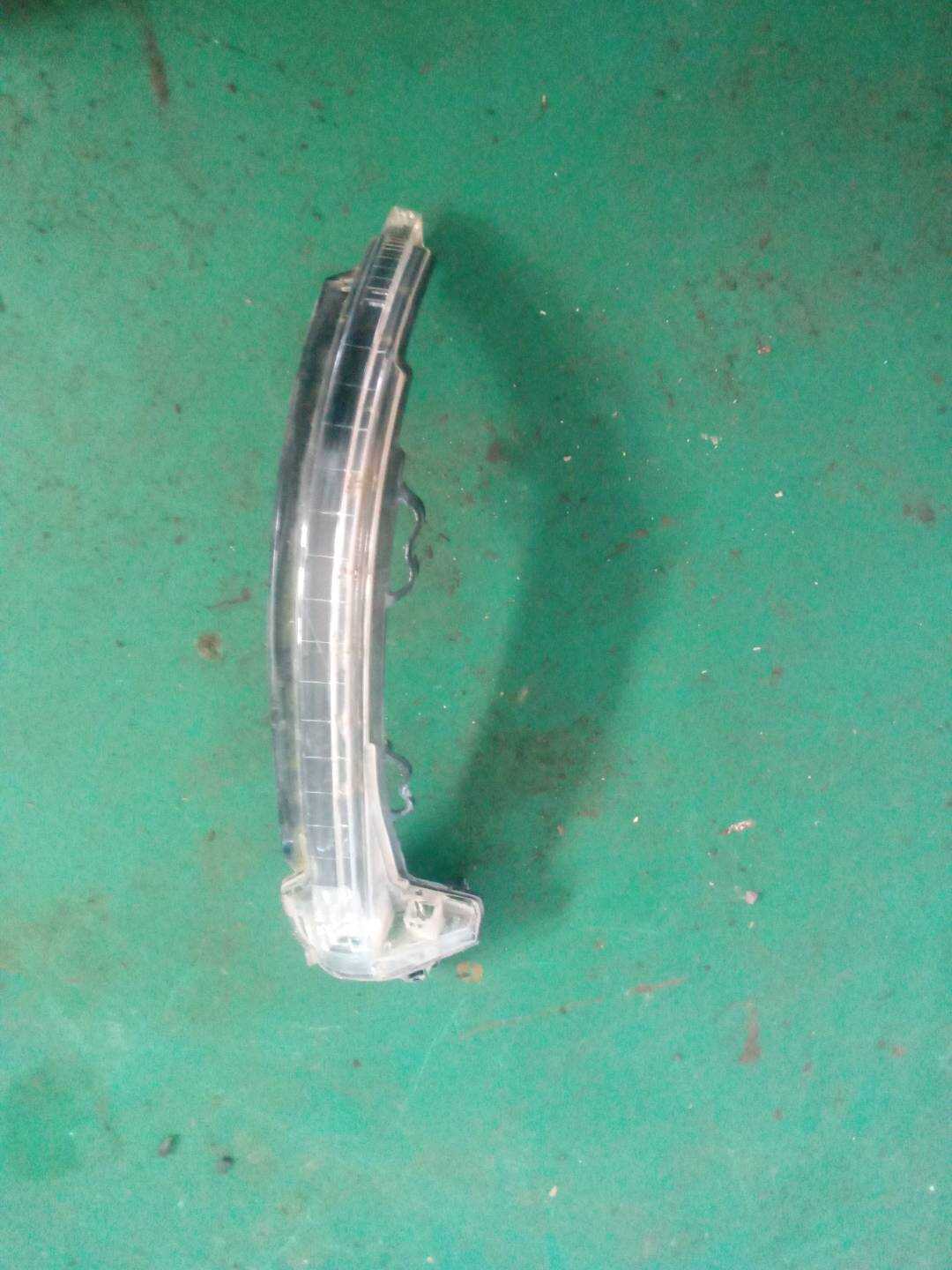 L8WD949102 Side Mirror Turn Signal Light, Right