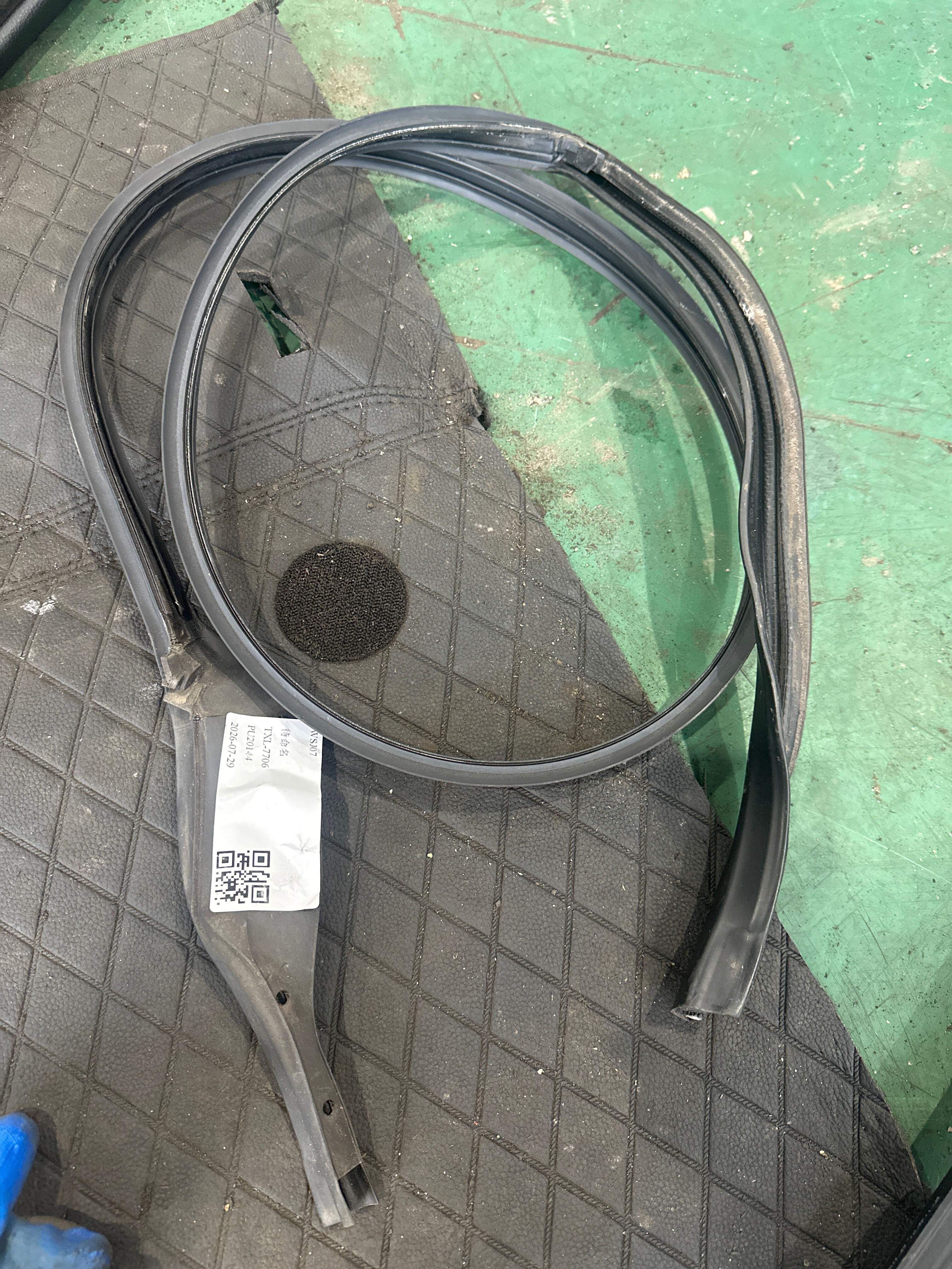 51357179124 后门密封胶条(右上)
