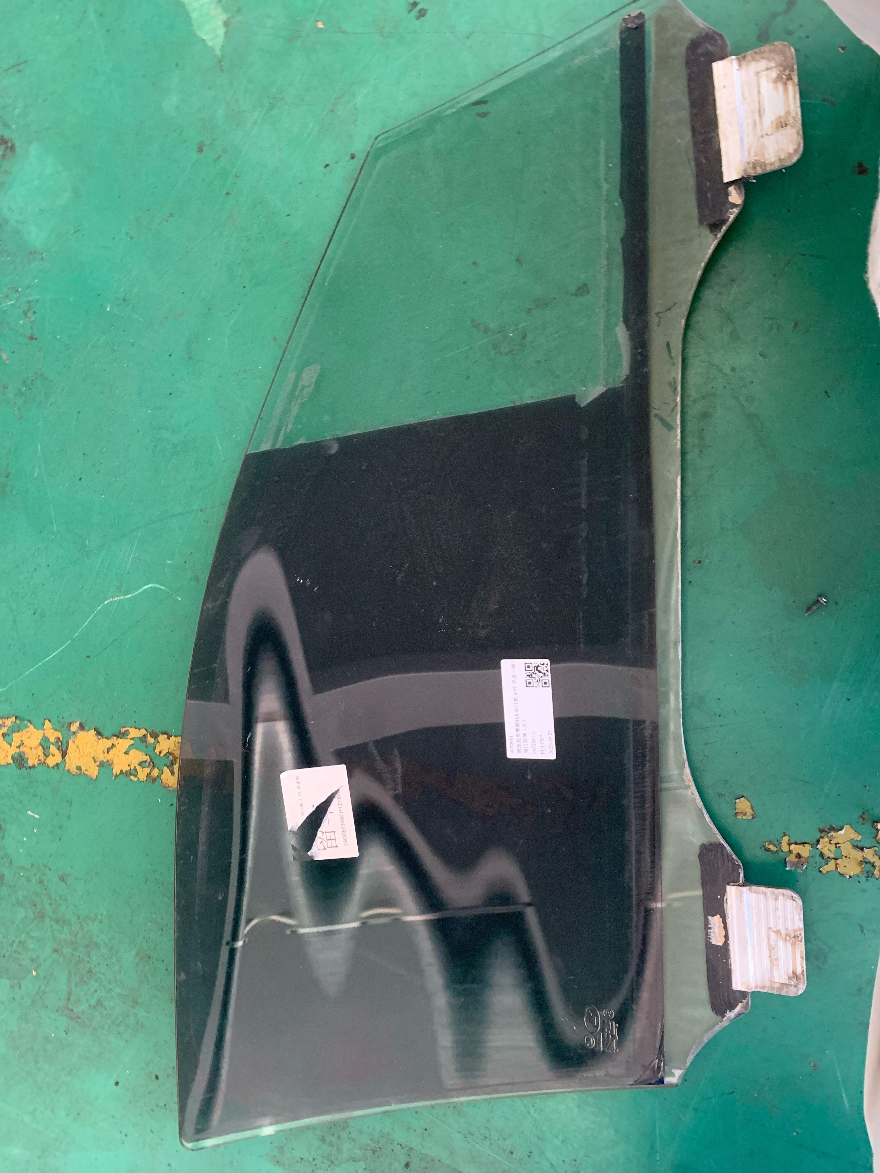 9072951 Front Door Glass, Left