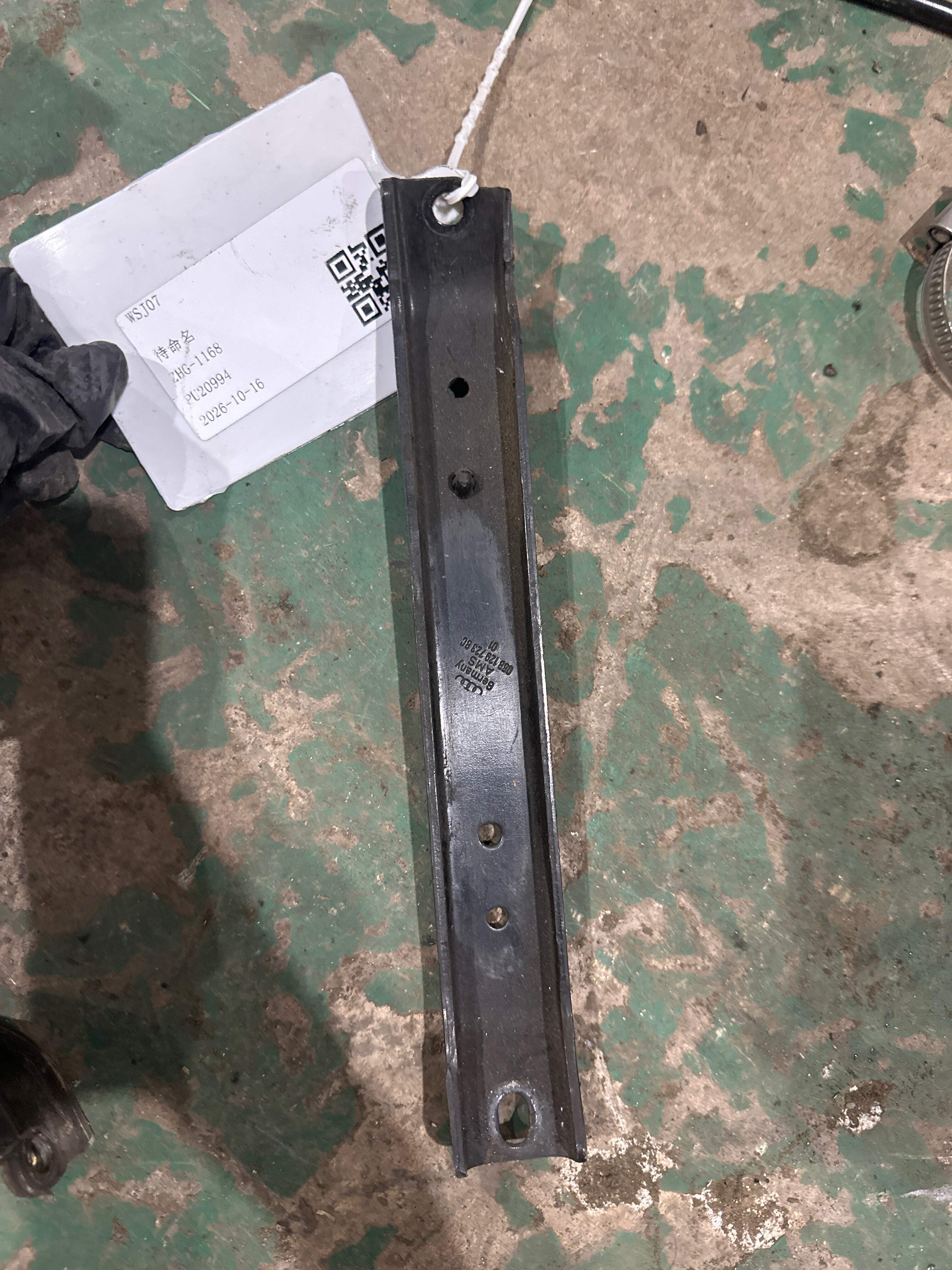 06B129723BC 进气歧管支架